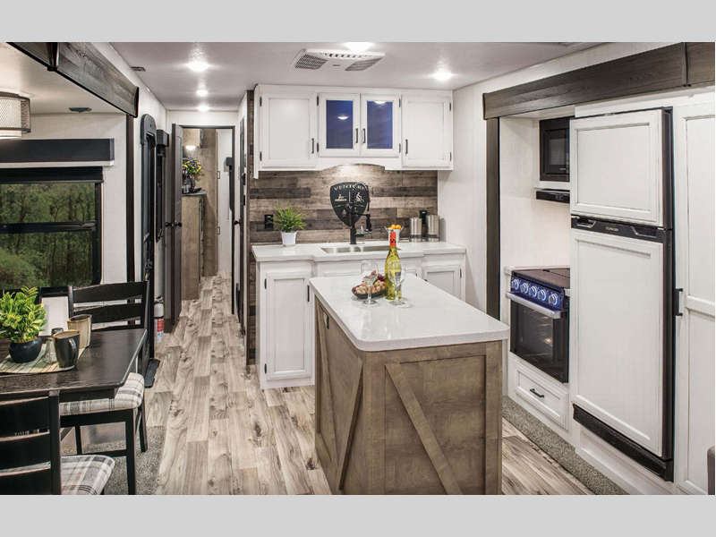 SportTrek Touring Edition kitchen and dining