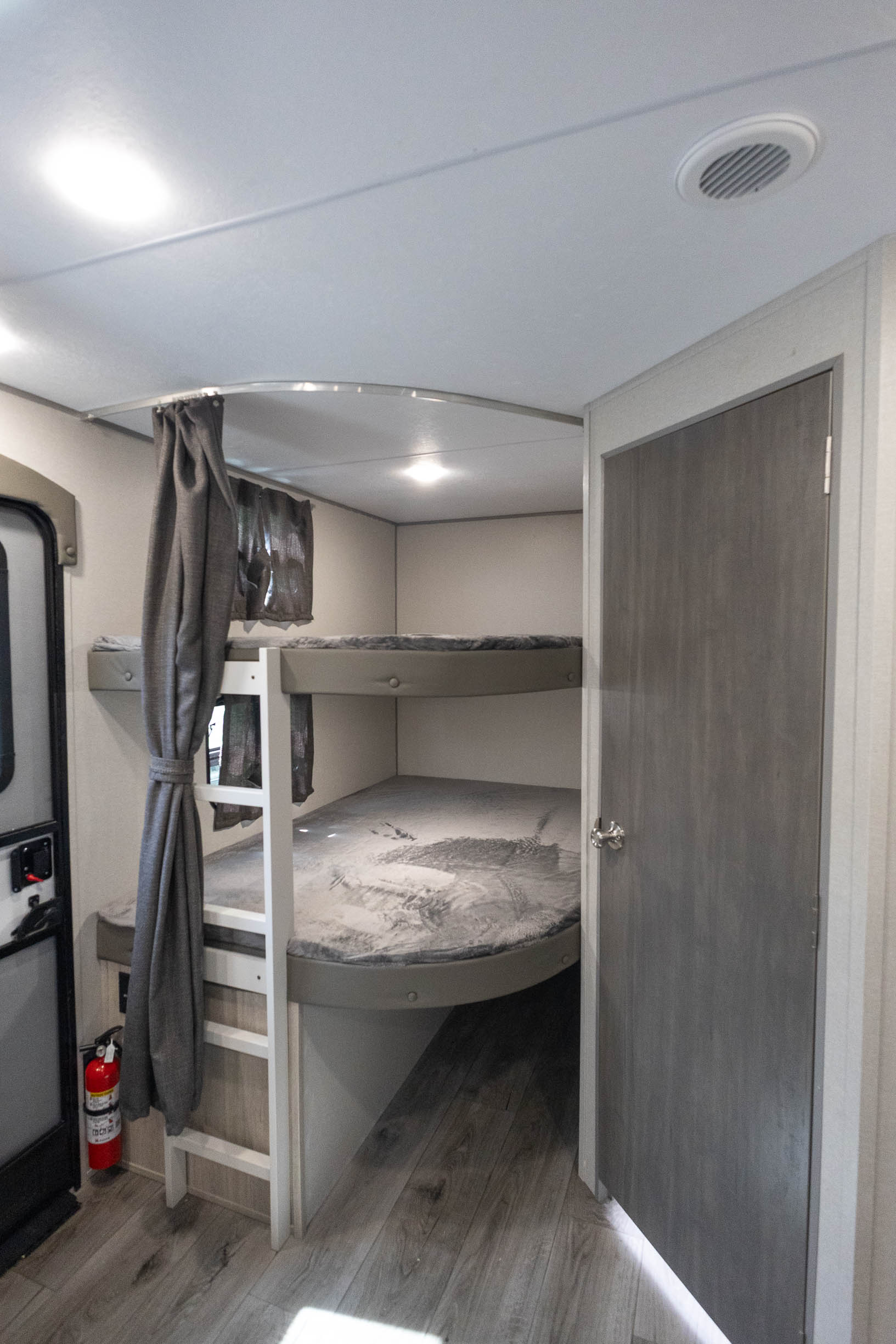 2026 Coachmen Catalina Legacy Edition 263BHSCK TRAVEL TRAILER
