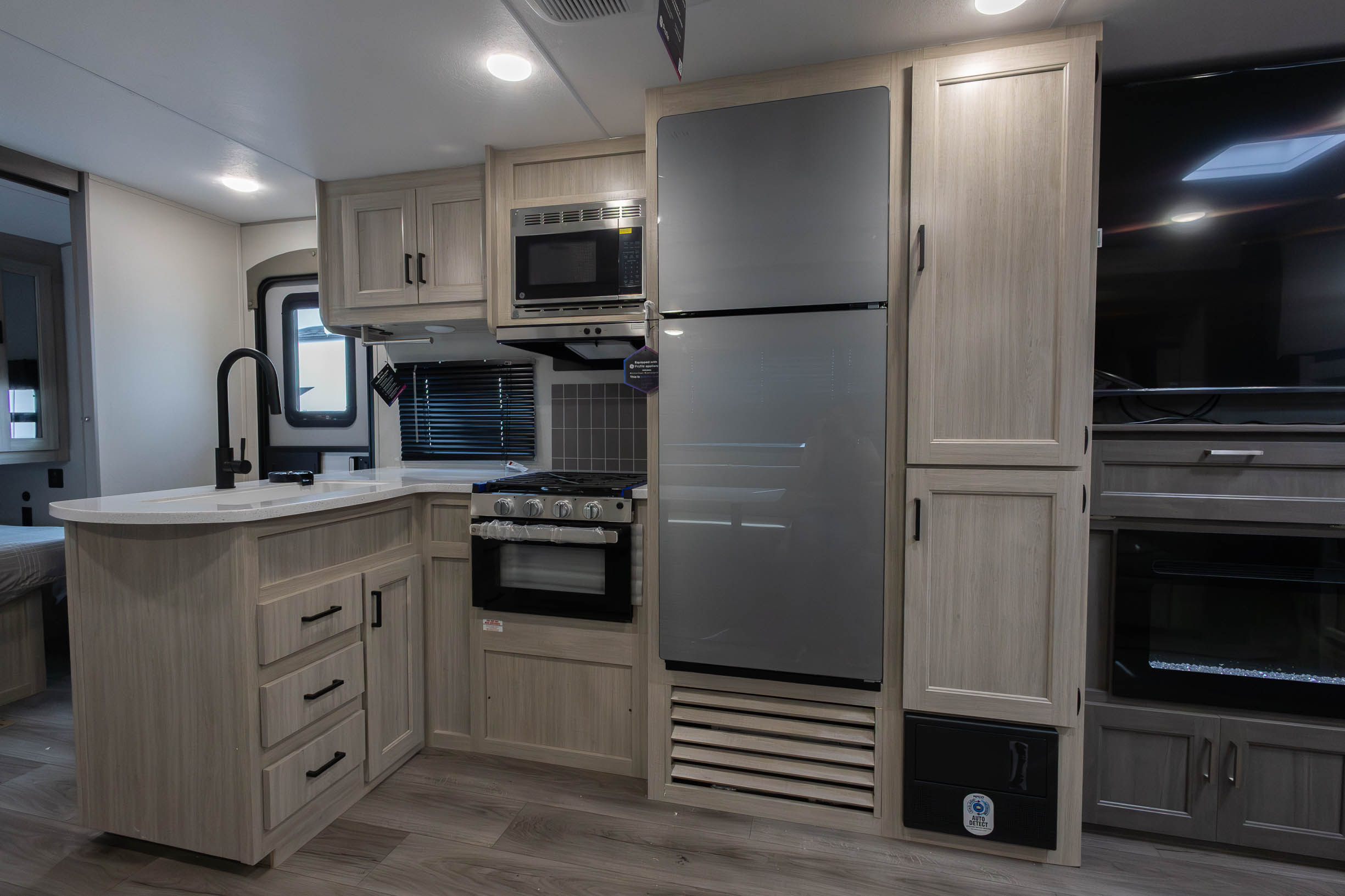 2026 Coachmen Catalina Legacy Edition 273DBHCK TRAVEL TRAILER