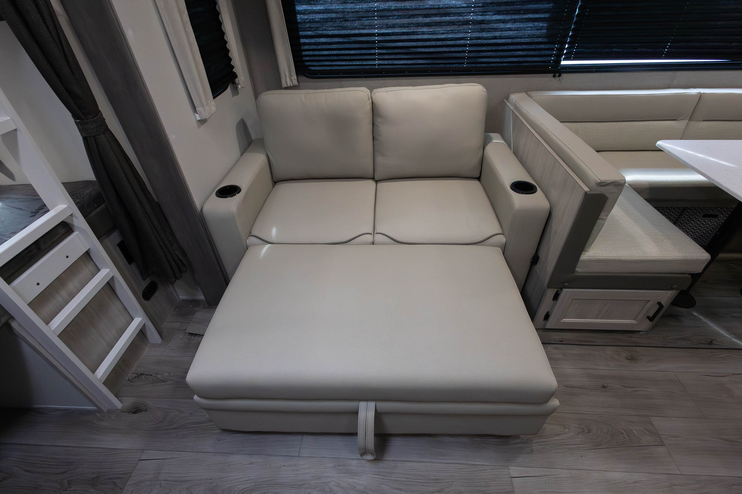 2026 Coachmen Catalina Legacy Edition 273DBHCK TRAVEL TRAILER