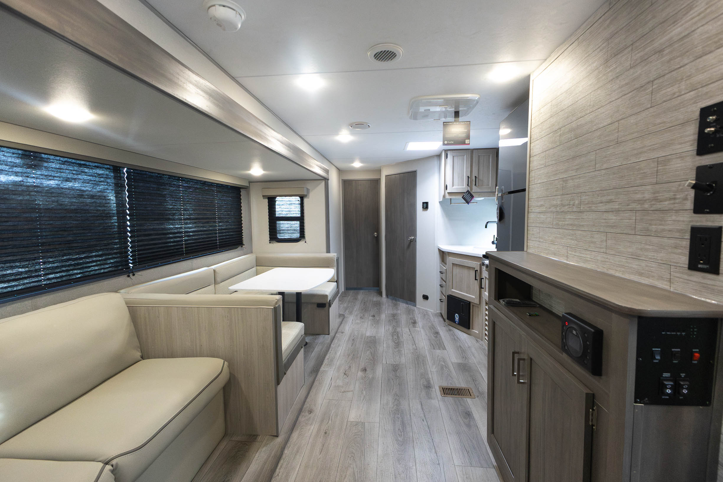 2026 Coachmen Catalina Summit 281QBUNK TRAVEL TRAILER