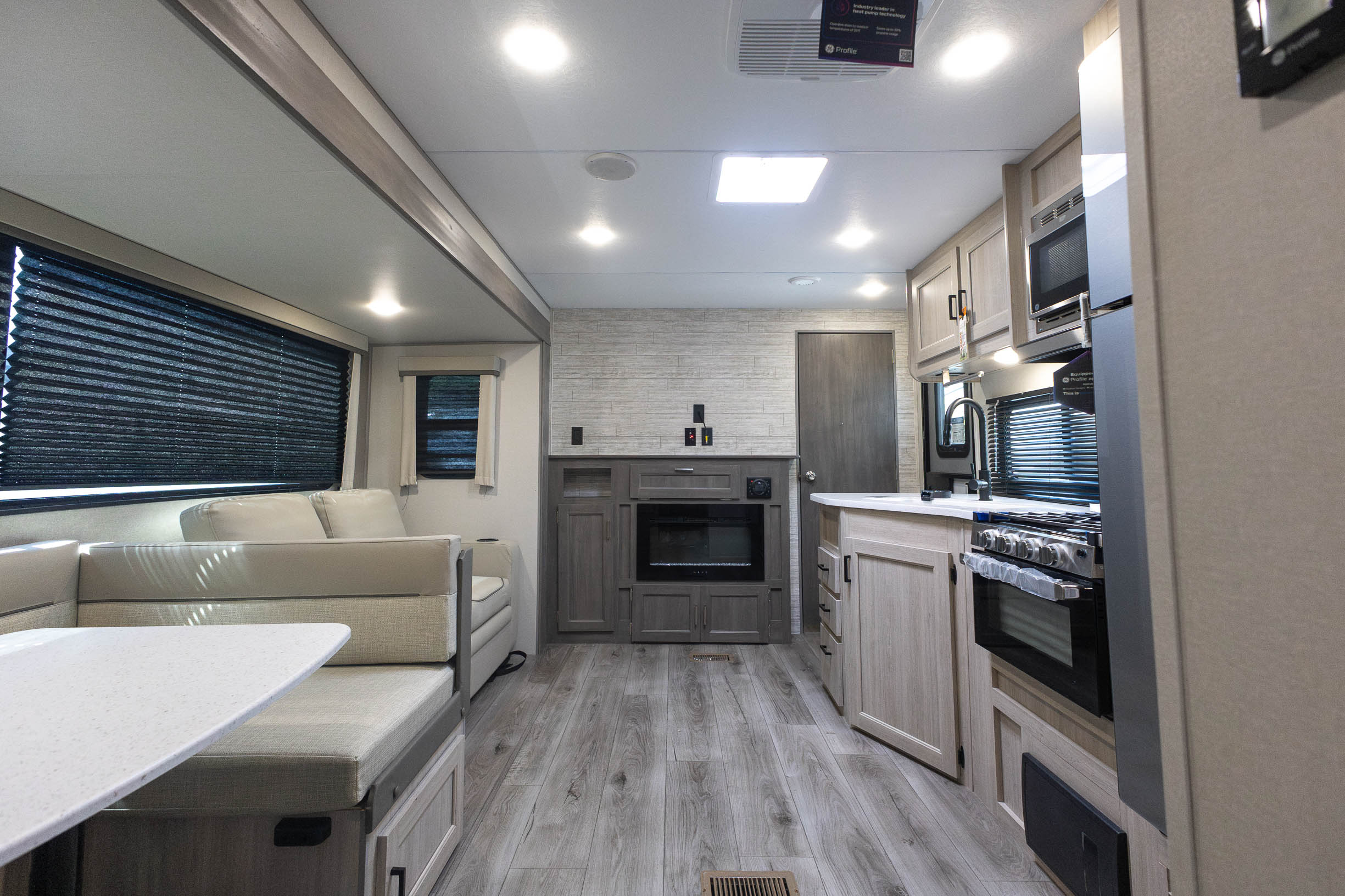 2026 Coachmen Catalina Legacy Edition 293QBCK TRAVEL TRAILER