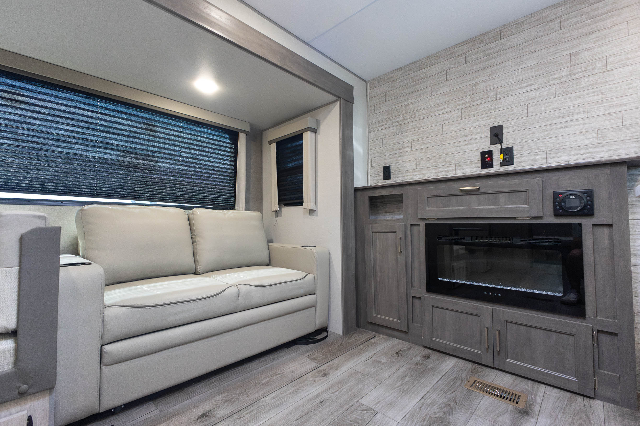 2026 Coachmen Catalina Legacy Edition 293QBCK TRAVEL TRAILER