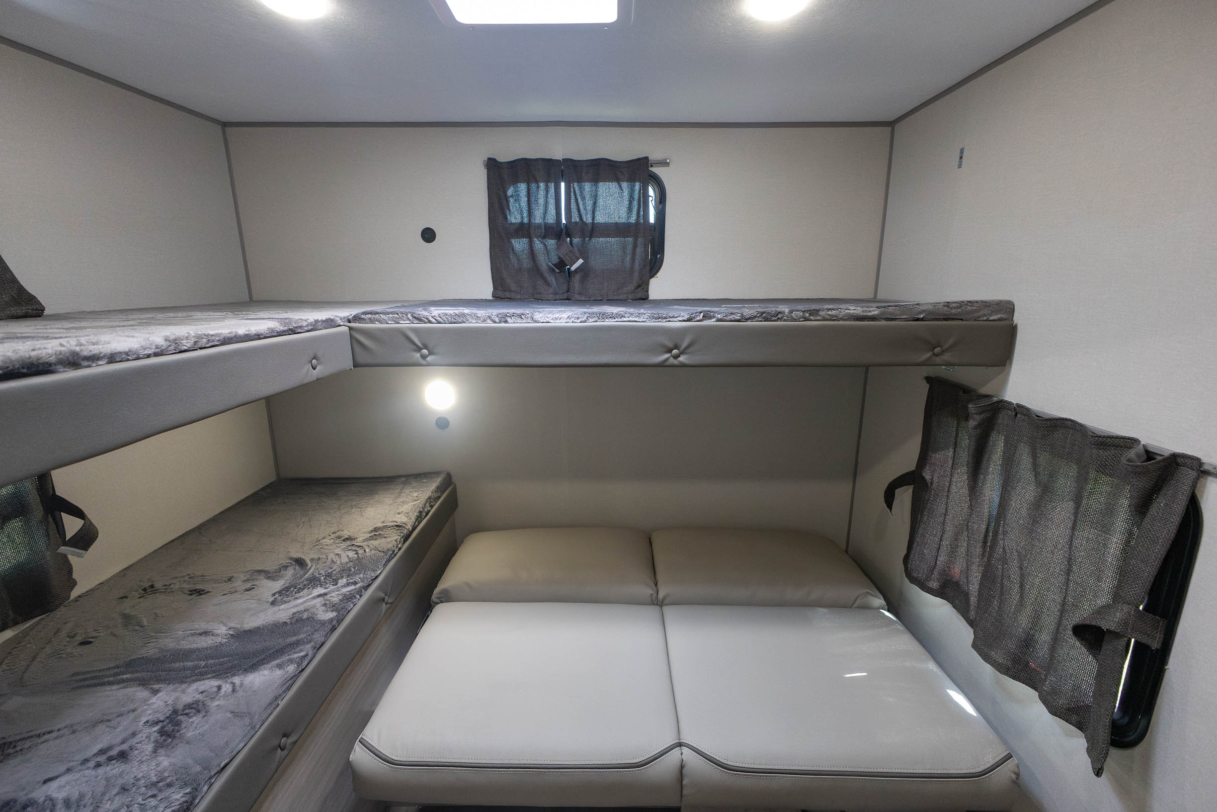 2026 Coachmen Catalina Legacy Edition 293QBCK TRAVEL TRAILER