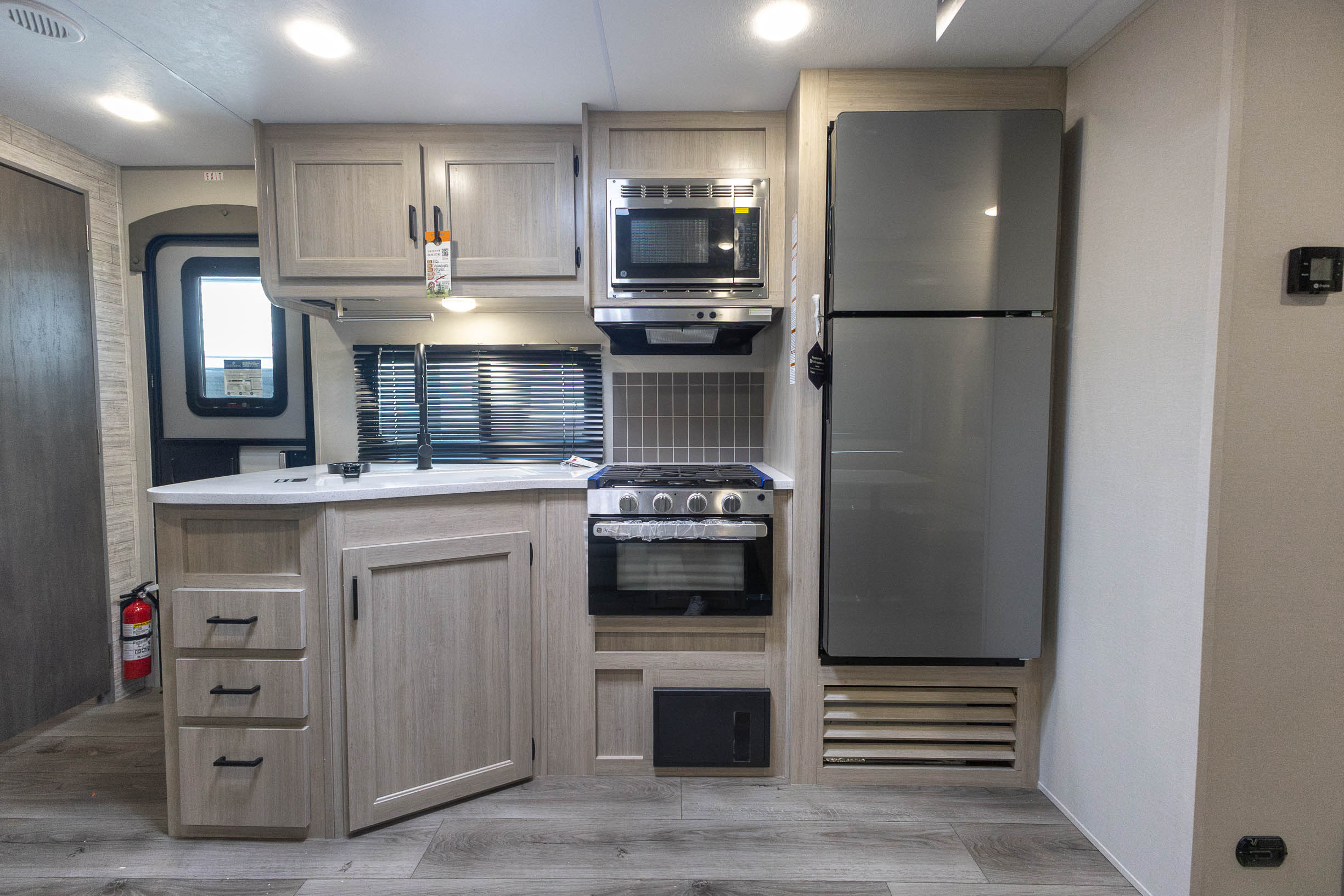 2026 Coachmen Catalina Legacy Edition 293QBCK TRAVEL TRAILER