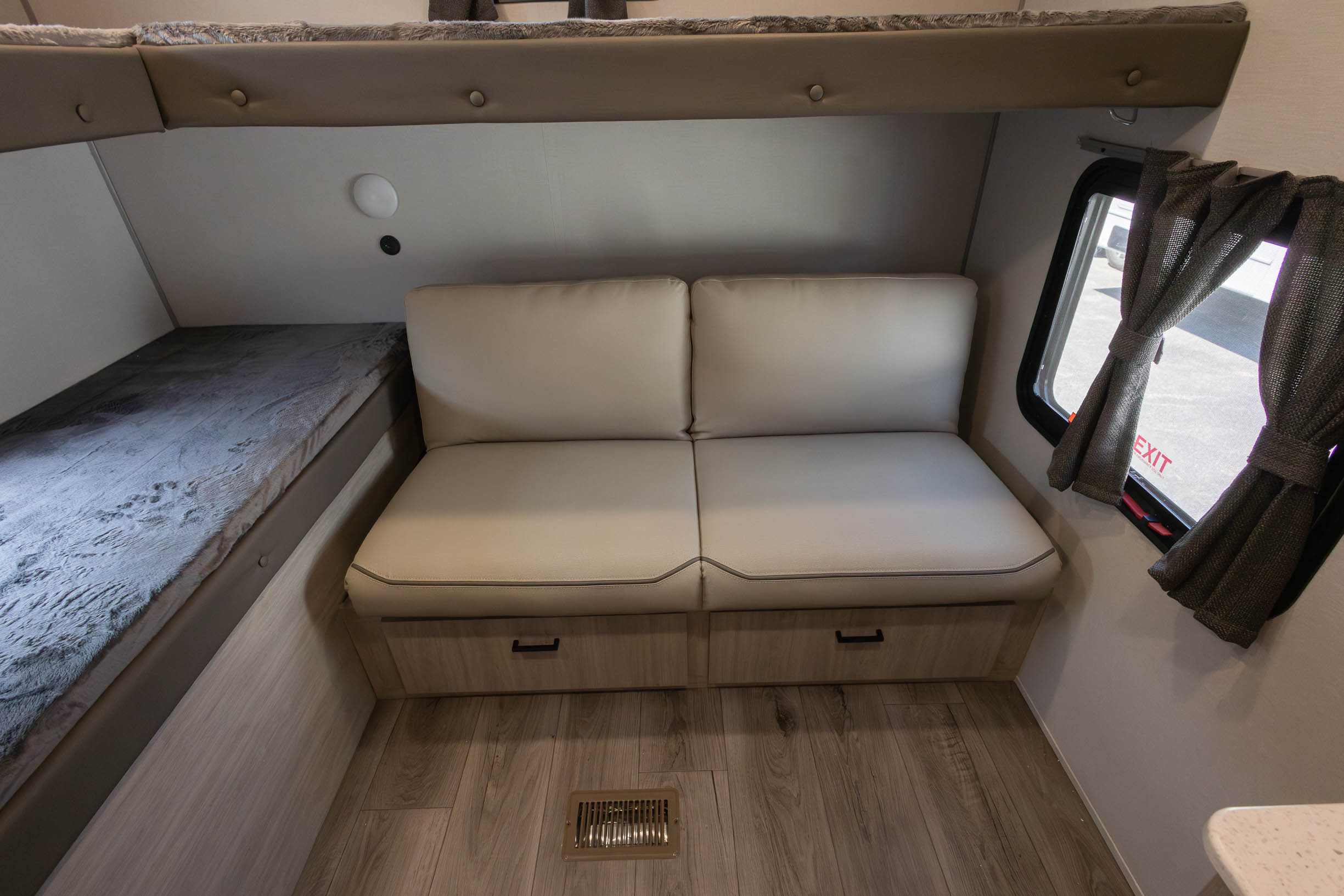 2026 Coachmen Catalina Legacy Edition 293QBCK TRAVEL TRAILER
