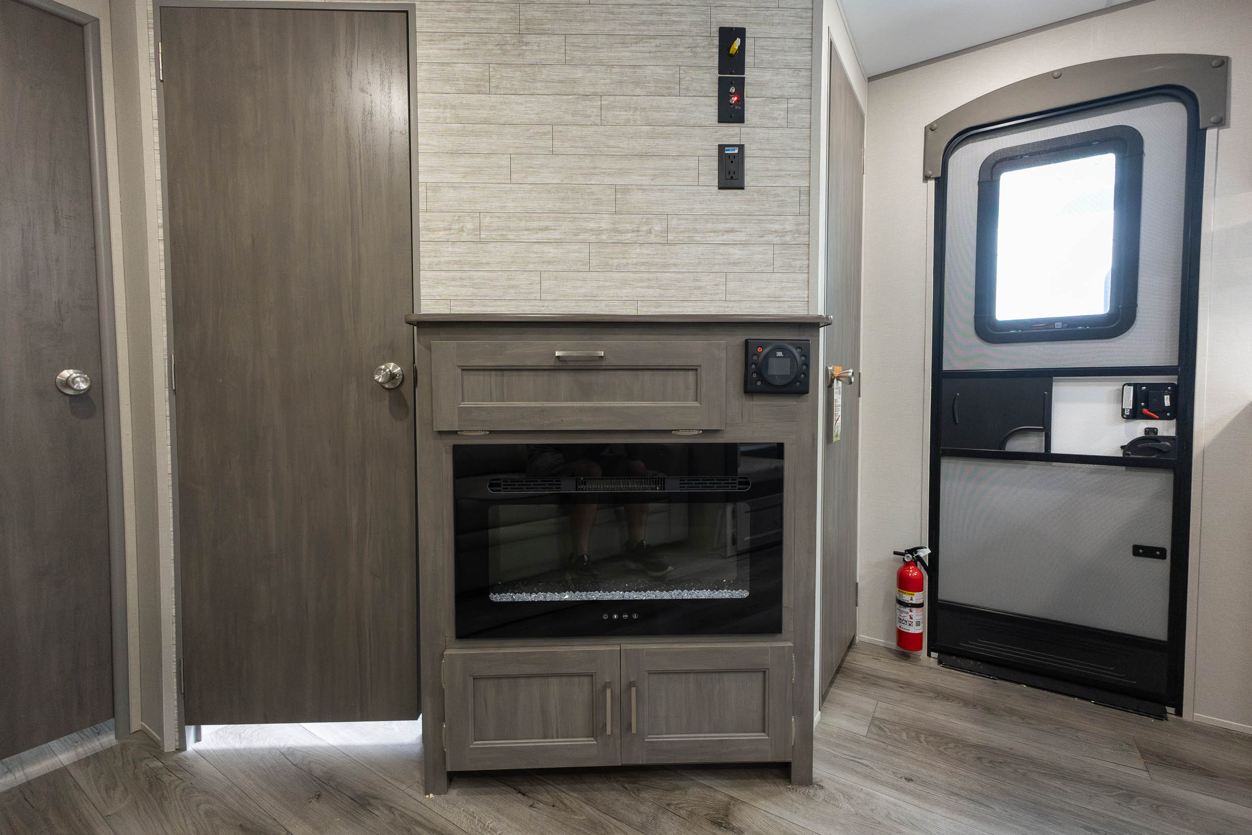 2026 Coachmen Catalina Legacy Edition 293TQBSCK TRAVEL TRAILER