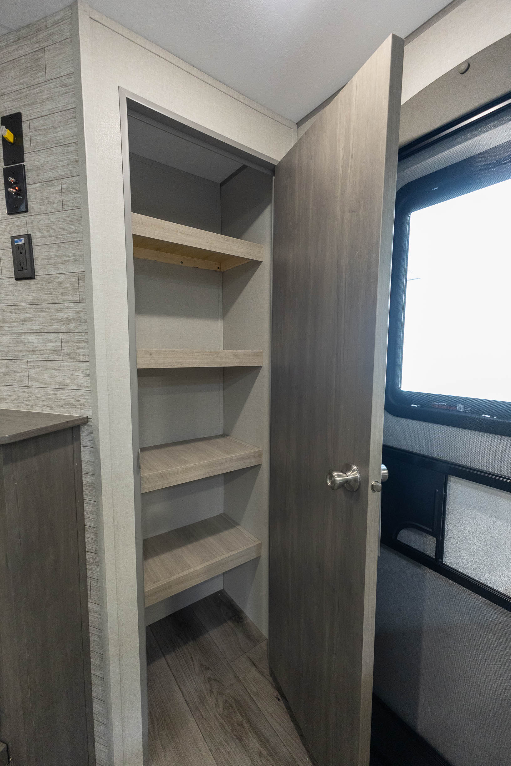 2026 Coachmen Catalina Legacy Edition 293TQBSCK TRAVEL TRAILER