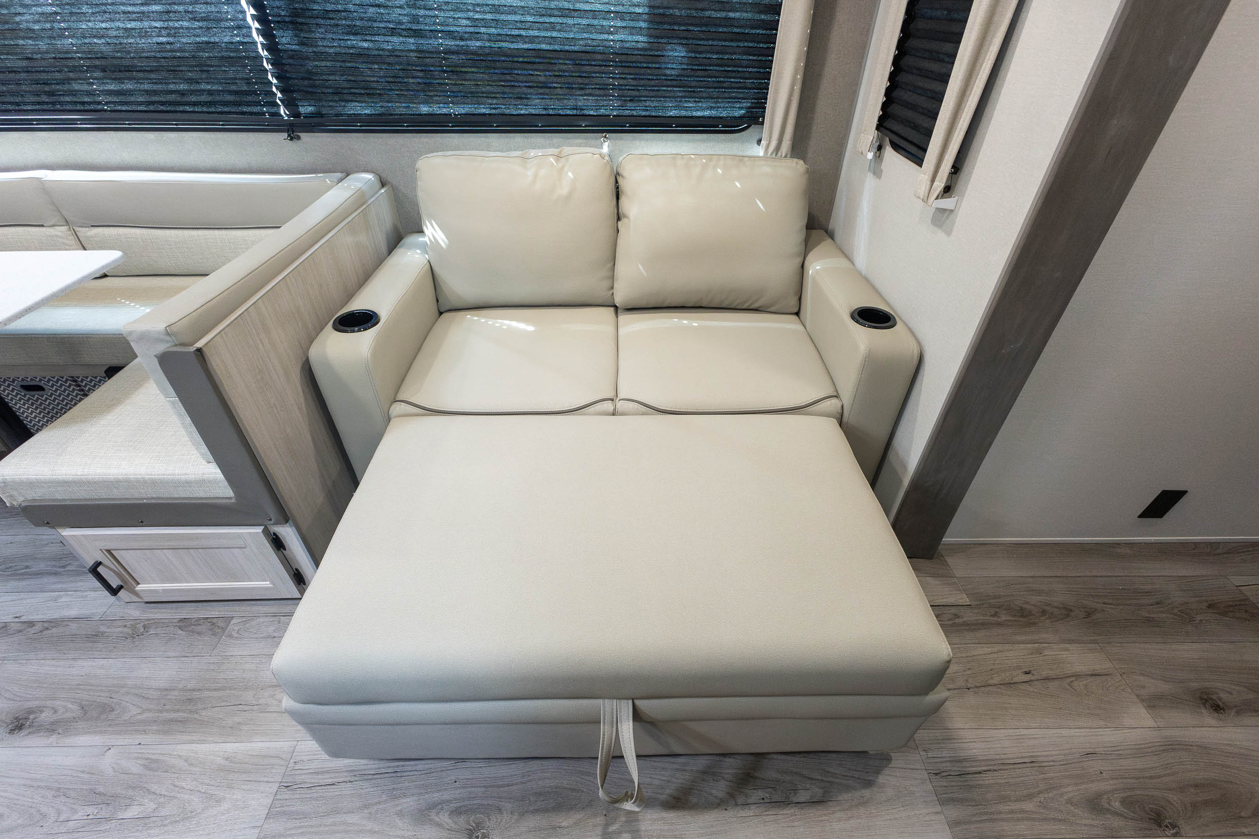 2026 Coachmen Catalina Legacy Edition 293TQBSCK TRAVEL TRAILER