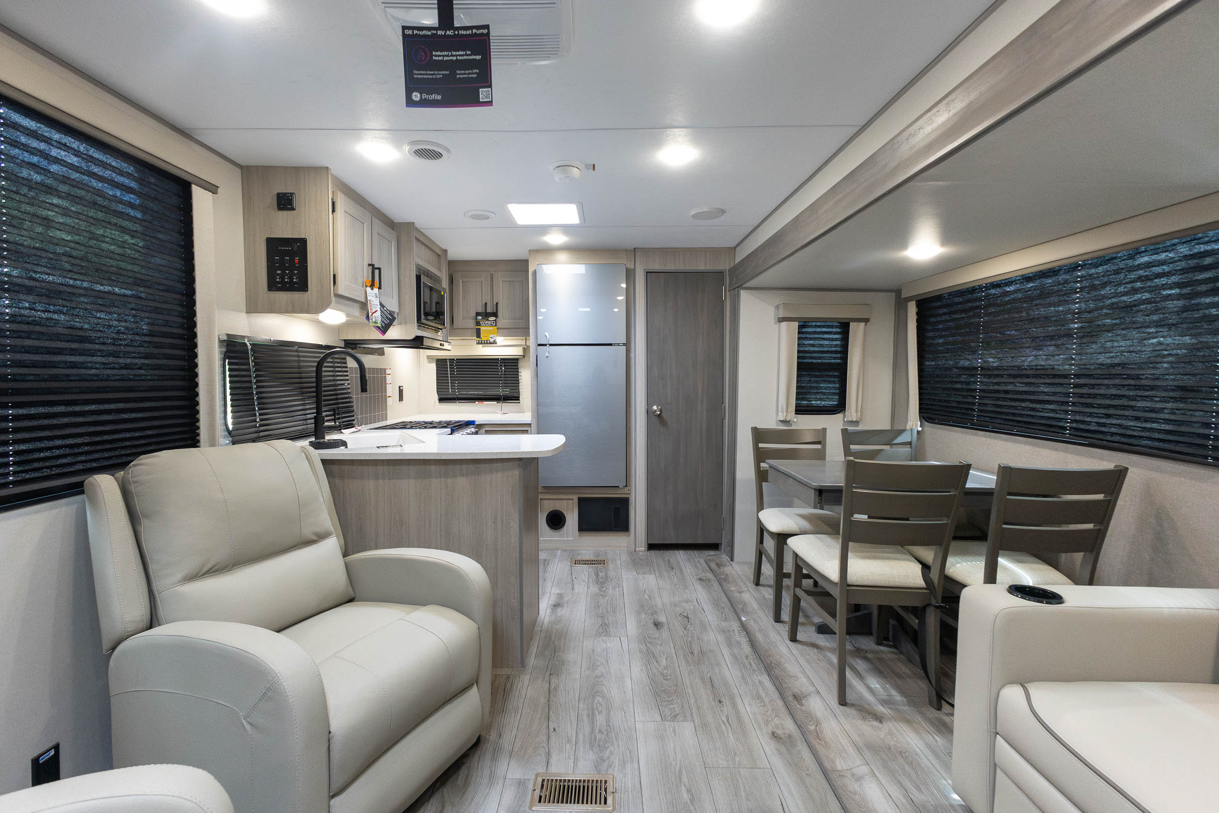 2026 Coachmen Catalina Legacy Edition 303RKDS TRAVEL TRAILER