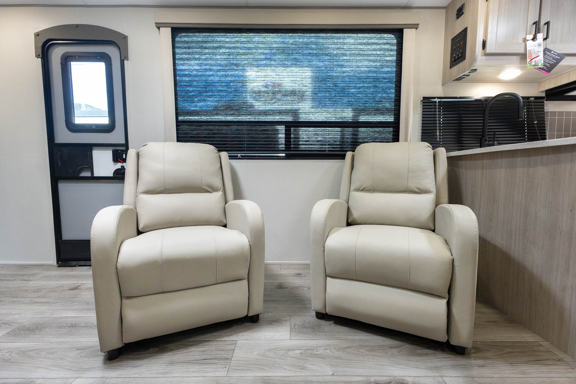 2026 Coachmen Catalina Legacy Edition 303RKDS TRAVEL TRAILER