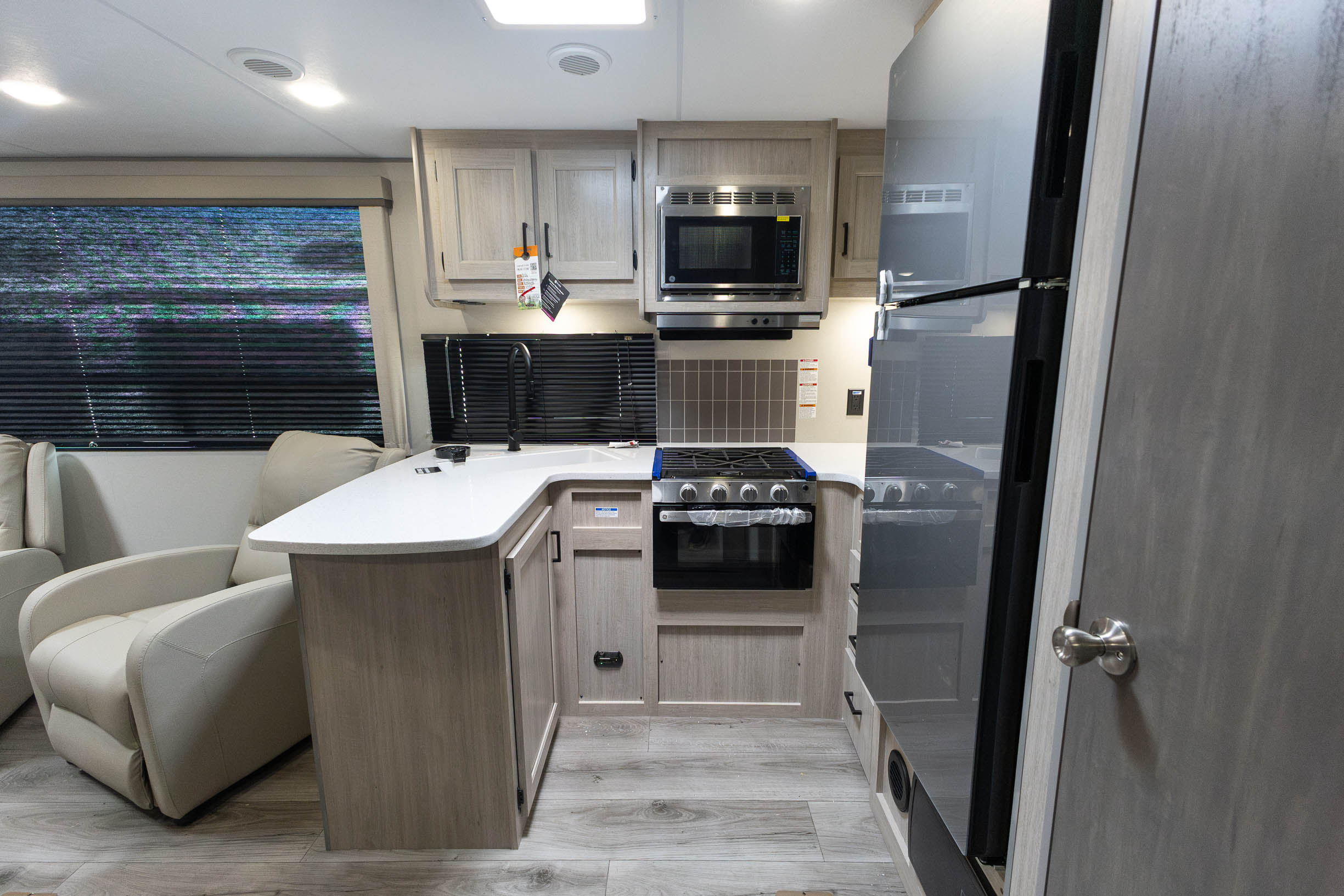 2026 Coachmen Catalina Legacy Edition 303RKDS TRAVEL TRAILER