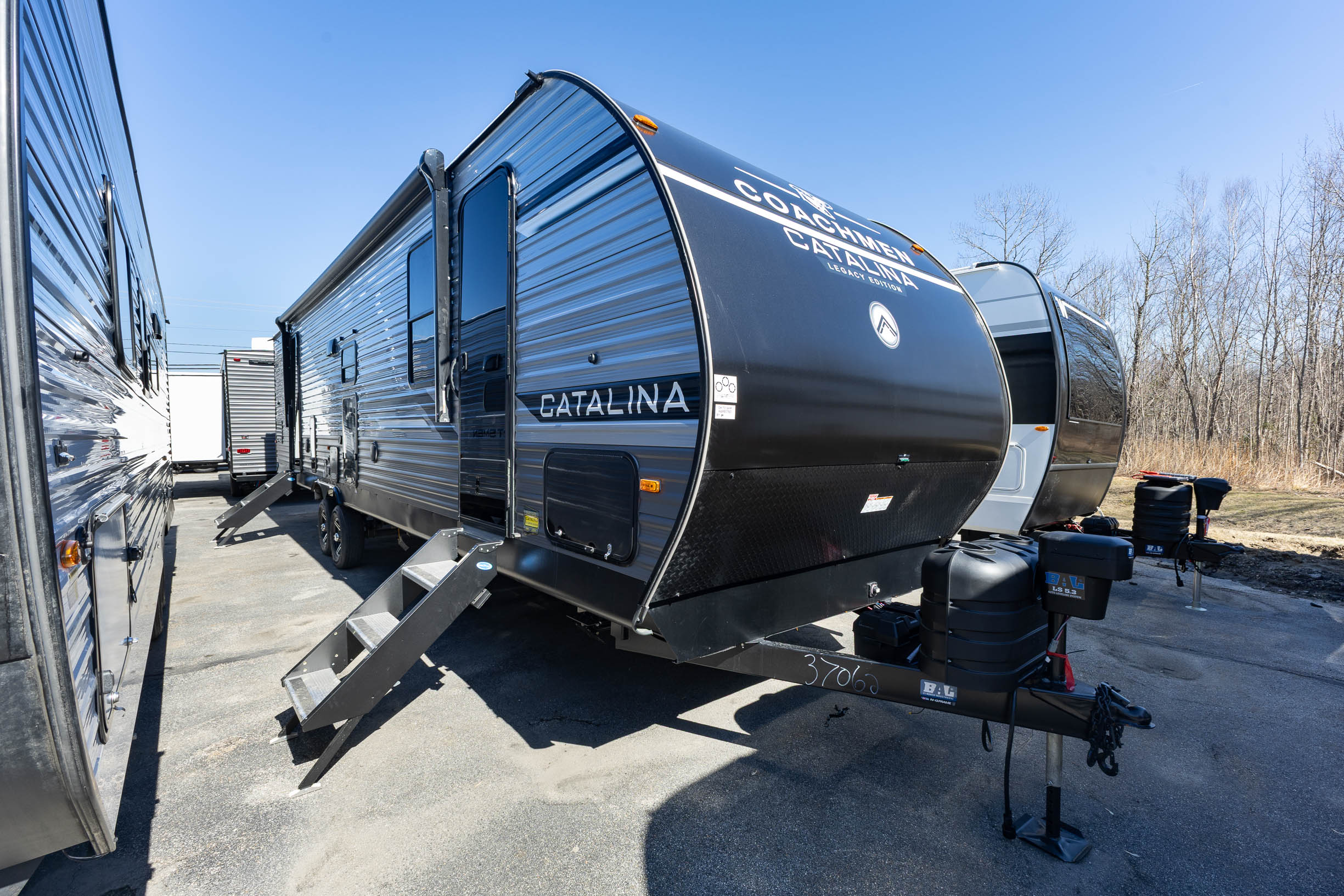 2026 Coachmen Catalina Legacy Edition 333DORM TRAVEL TRAILER
