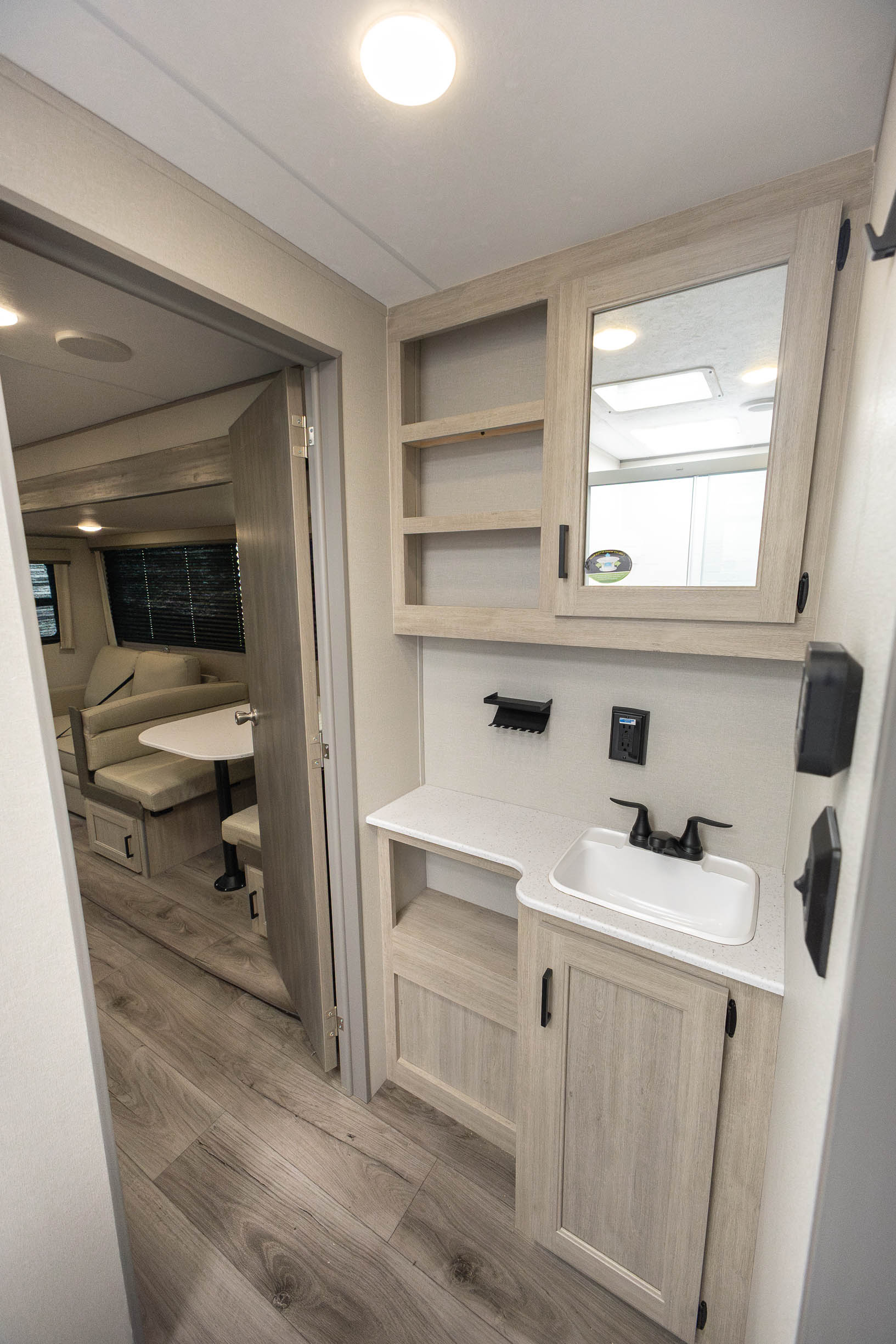 2026 Coachmen Catalina Legacy Edition 333DORM TRAVEL TRAILER