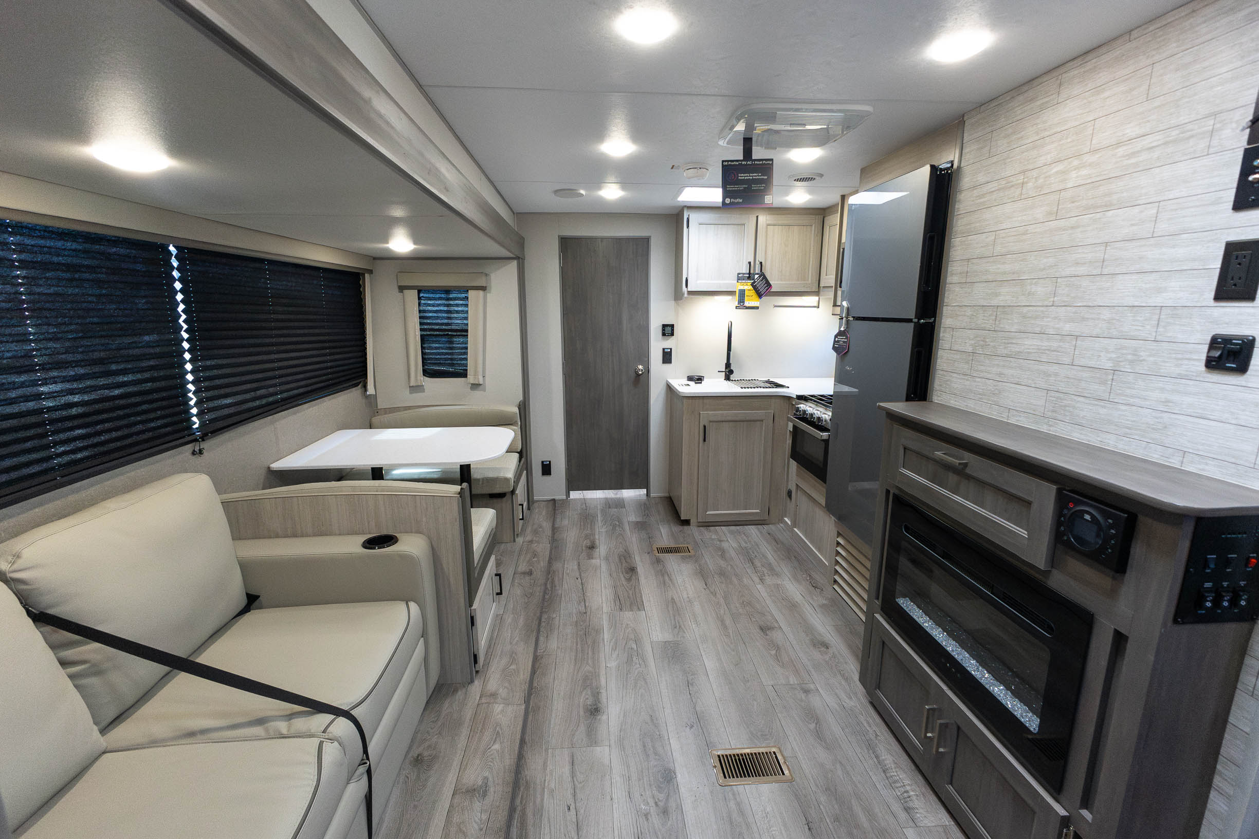 2026 Coachmen Catalina Legacy Edition 333DORM TRAVEL TRAILER