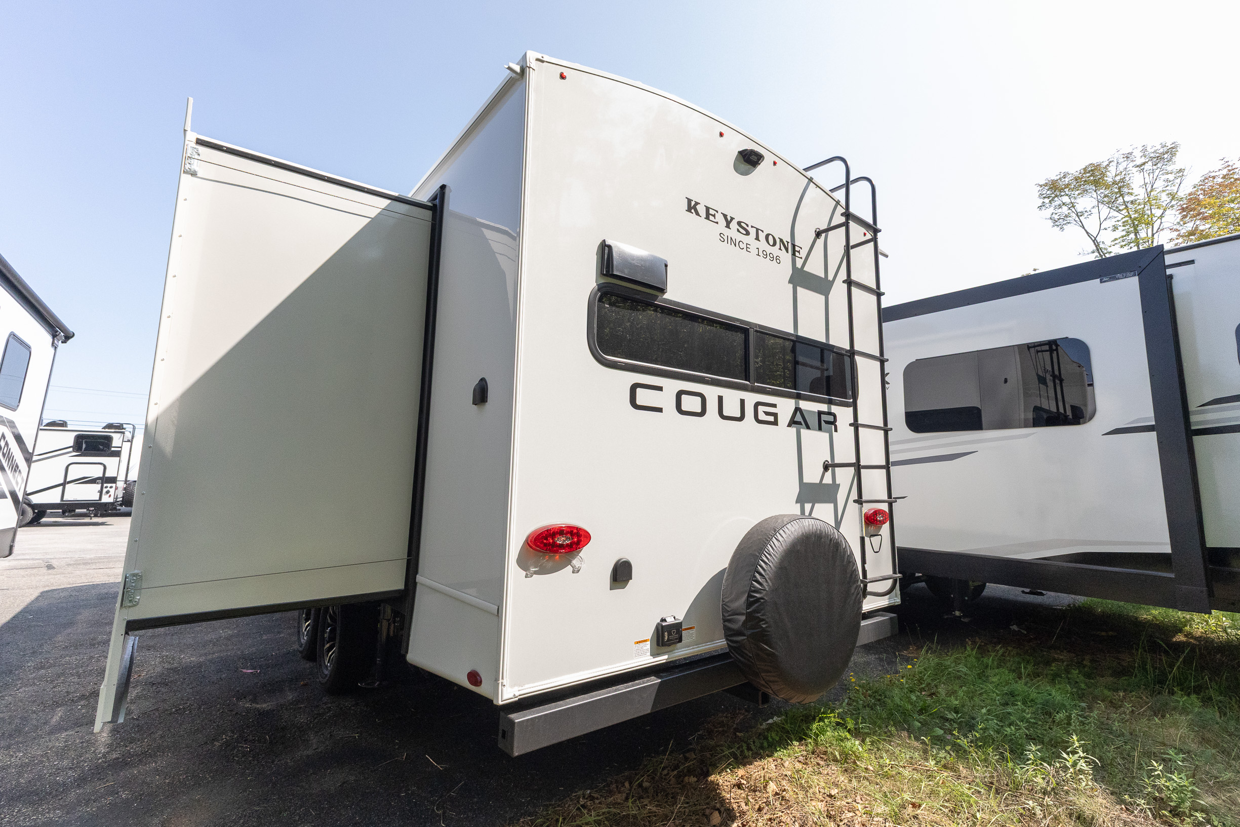 2026 Keystone RV Cougar Half-Ton 25MLE TRAVEL TRAILER