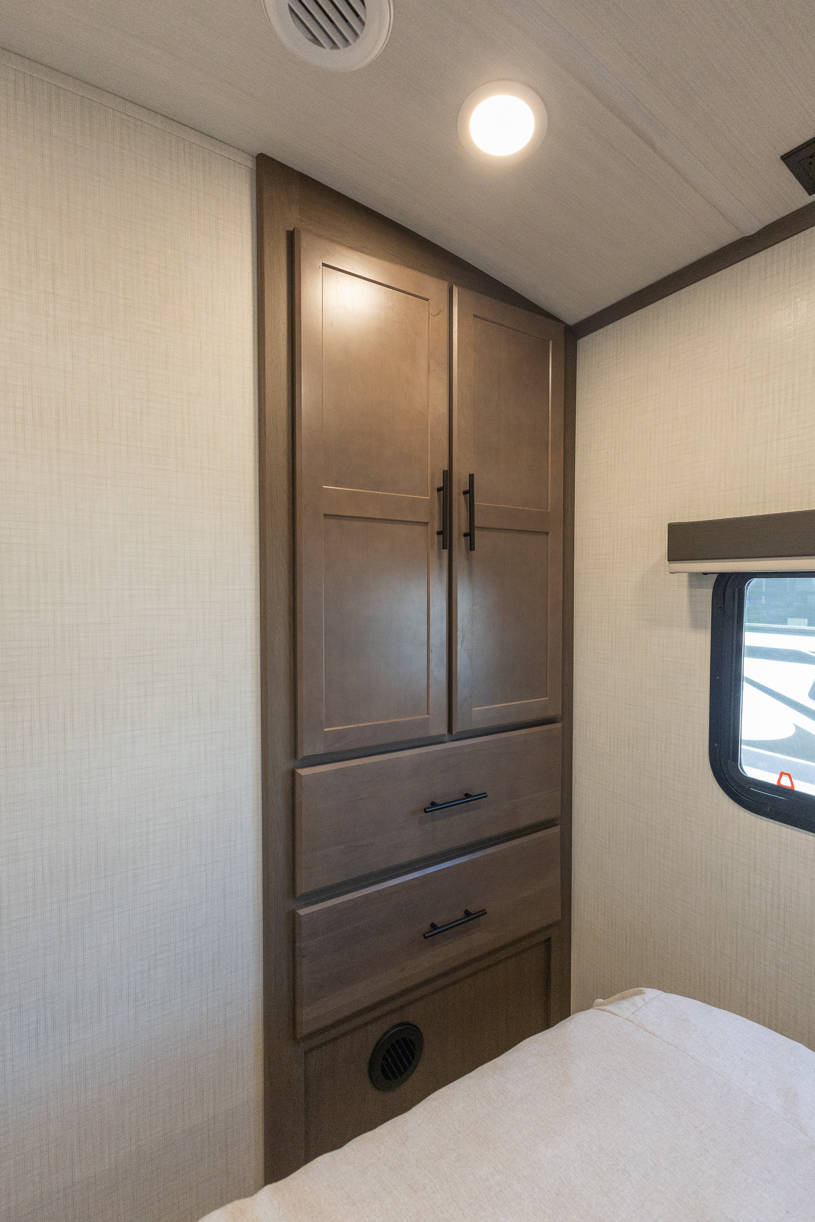 2026 Keystone RV Cougar Half-Ton 25MLE TRAVEL TRAILER