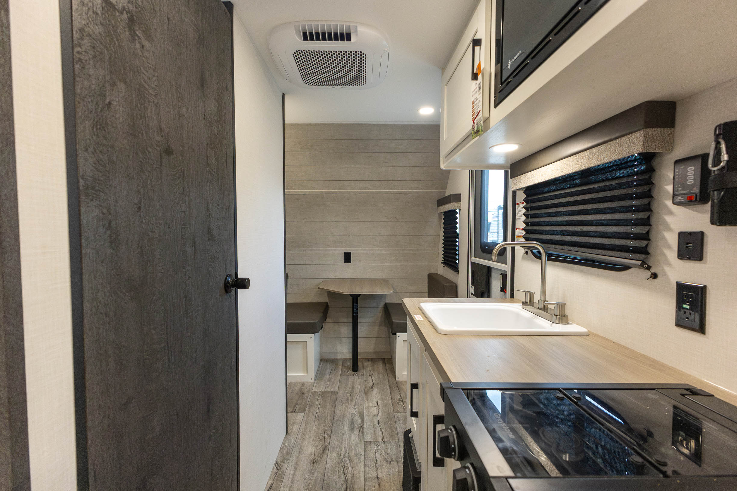 2026 Venture RV Sienna Lite SA140VFD TRAVEL TRAILER