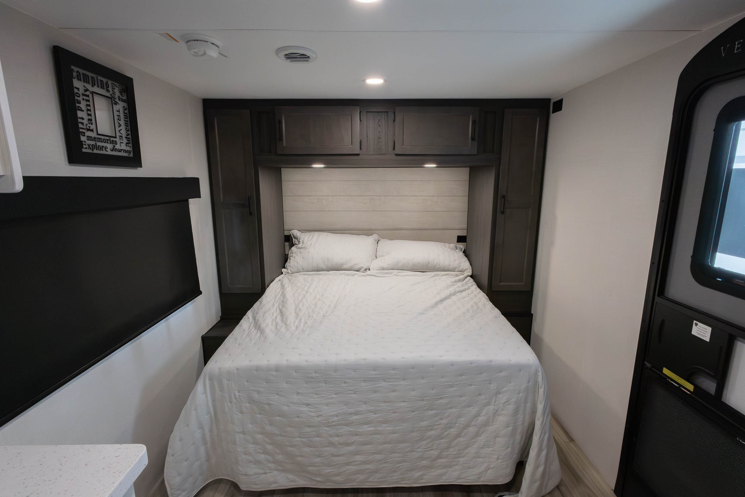 2026 Venture RV SportTrek Stinger STS192VRB TRAVEL TRAILER