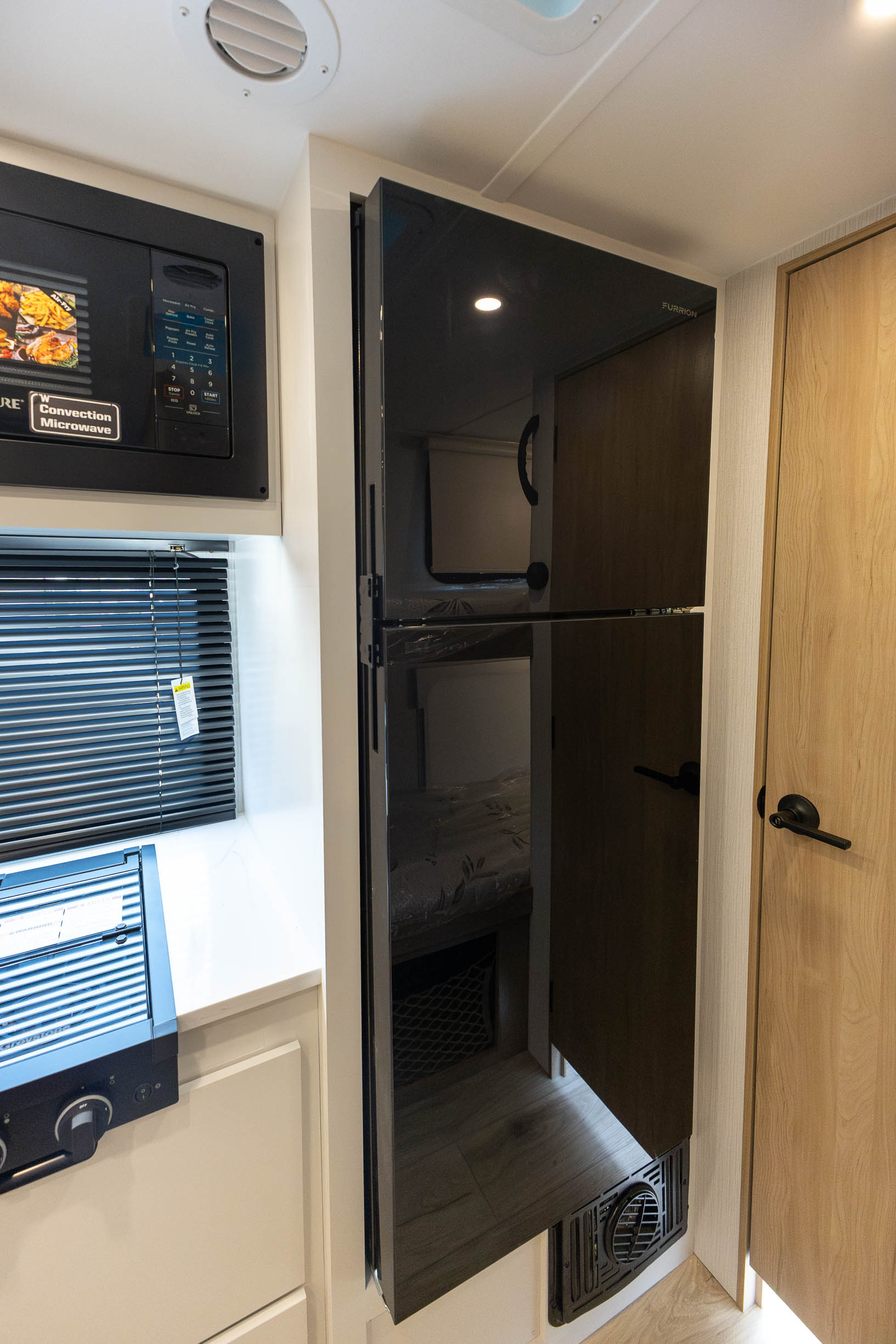 2026 Winnebago Micro Minnie 2200FBH TRAVEL TRAILER