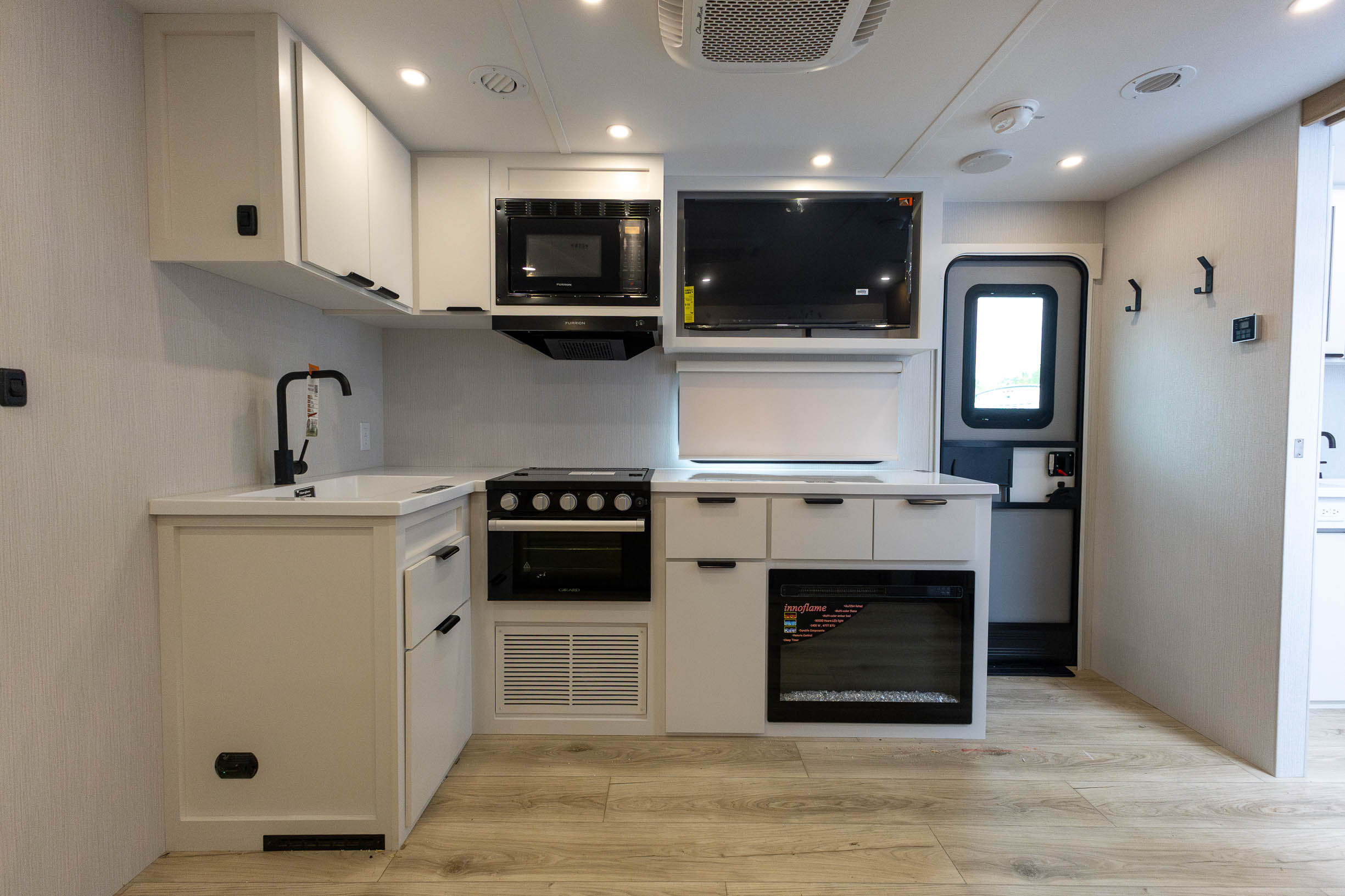 2026 Winnebago Thrive 22RBS TRAVEL TRAILER
