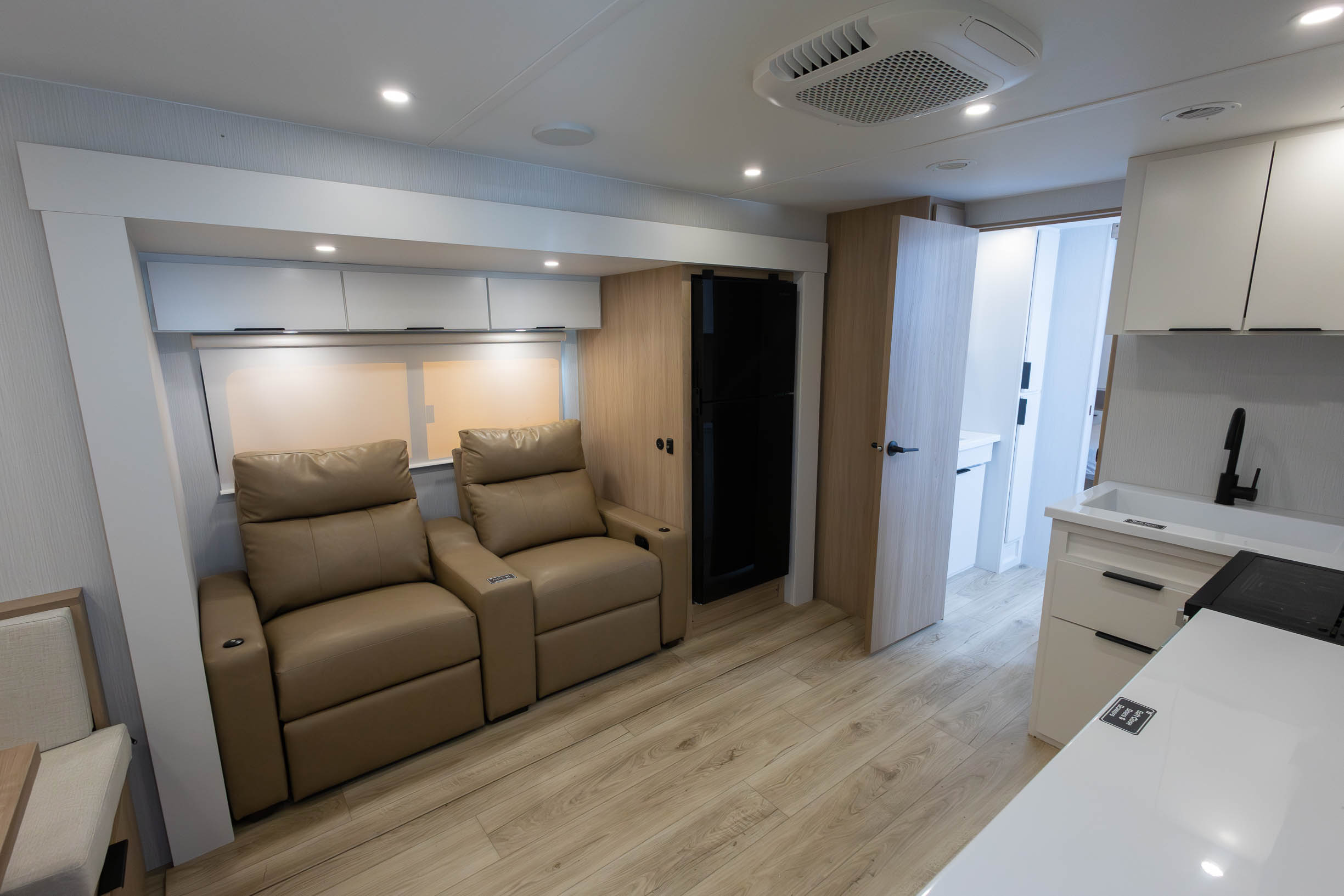 2026 Winnebago Thrive 25RLS TRAVEL TRAILER
