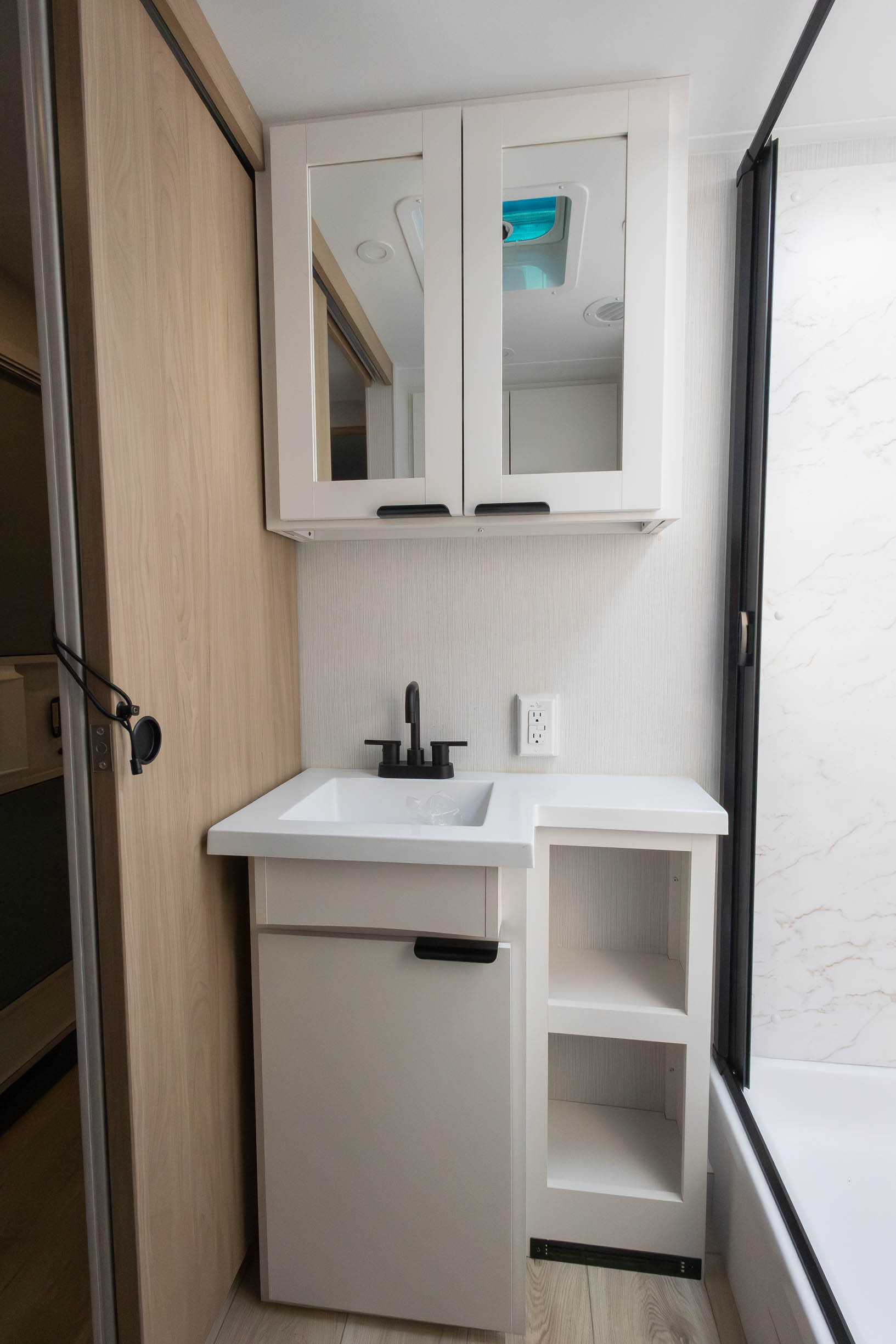 2026 Winnebago Thrive 29RLO TRAVEL TRAILER