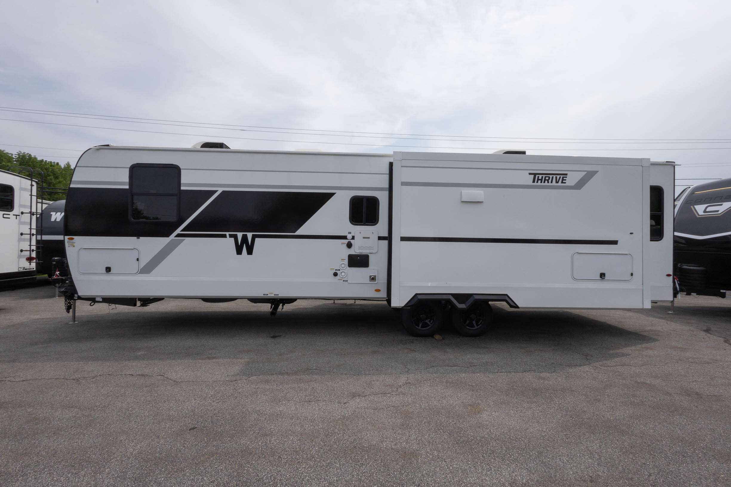 2026 Winnebago Thrive 29RLO TRAVEL TRAILER