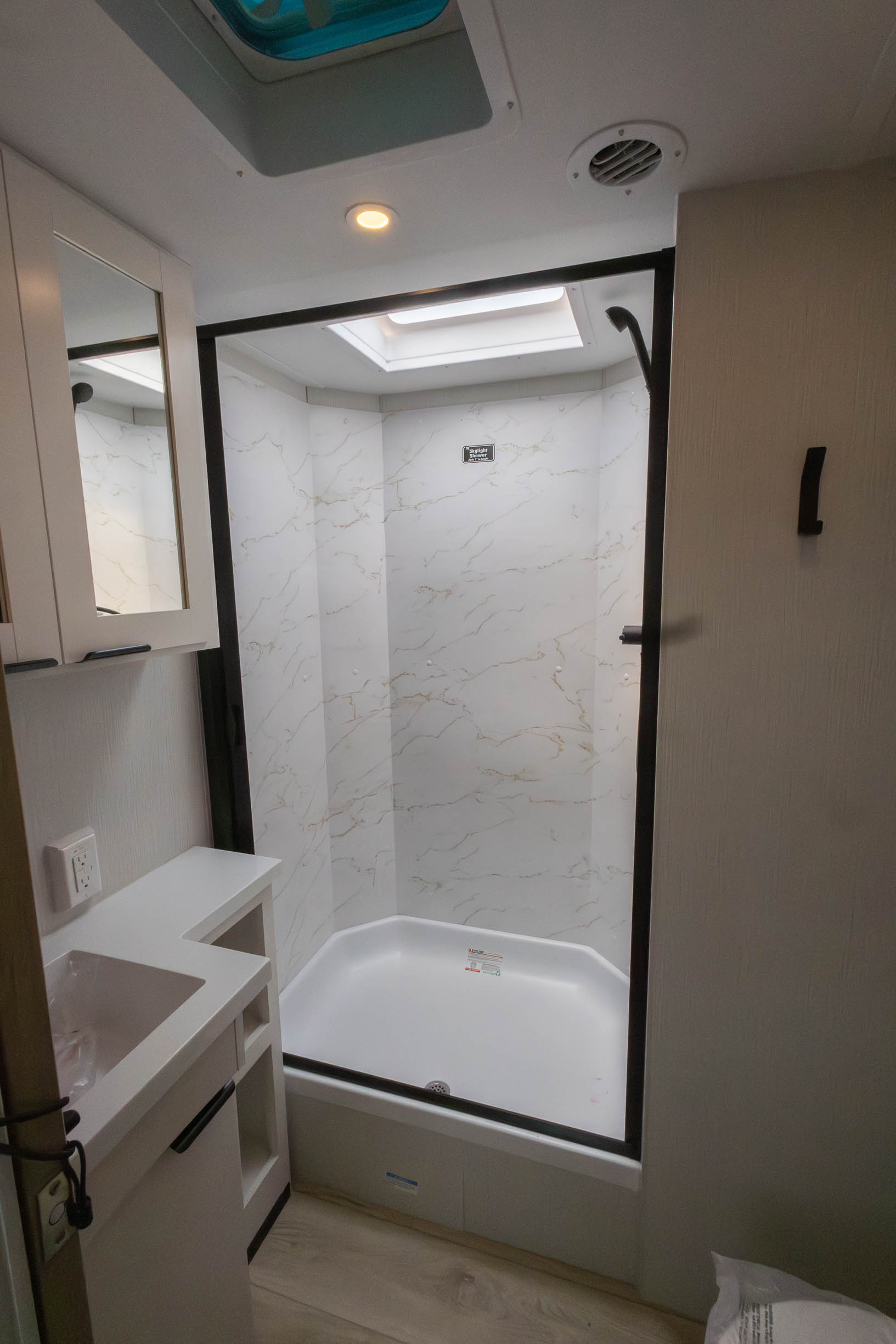2026 Winnebago Thrive 29RLO TRAVEL TRAILER