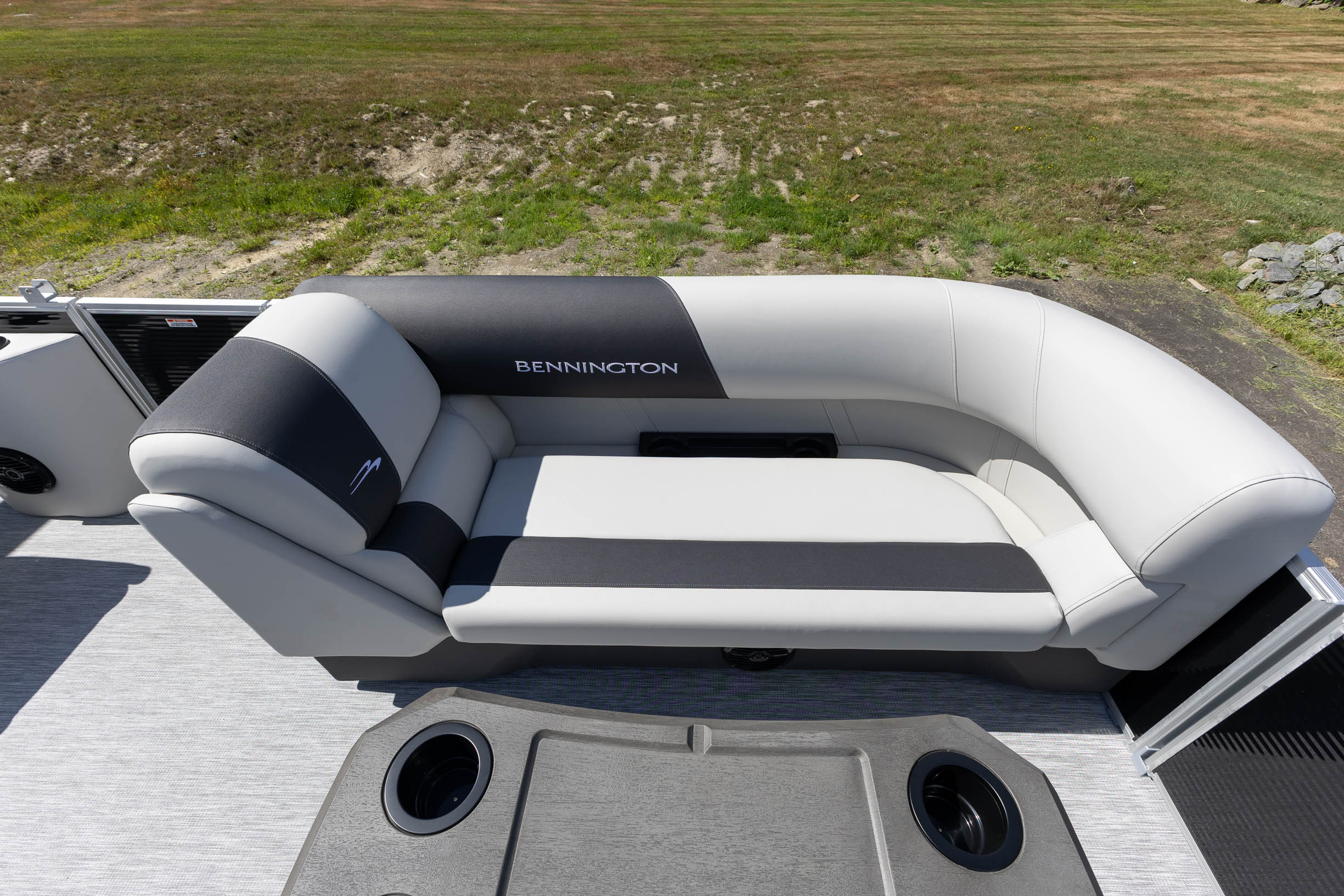 2027 Bennington 22 SSB PONTOON