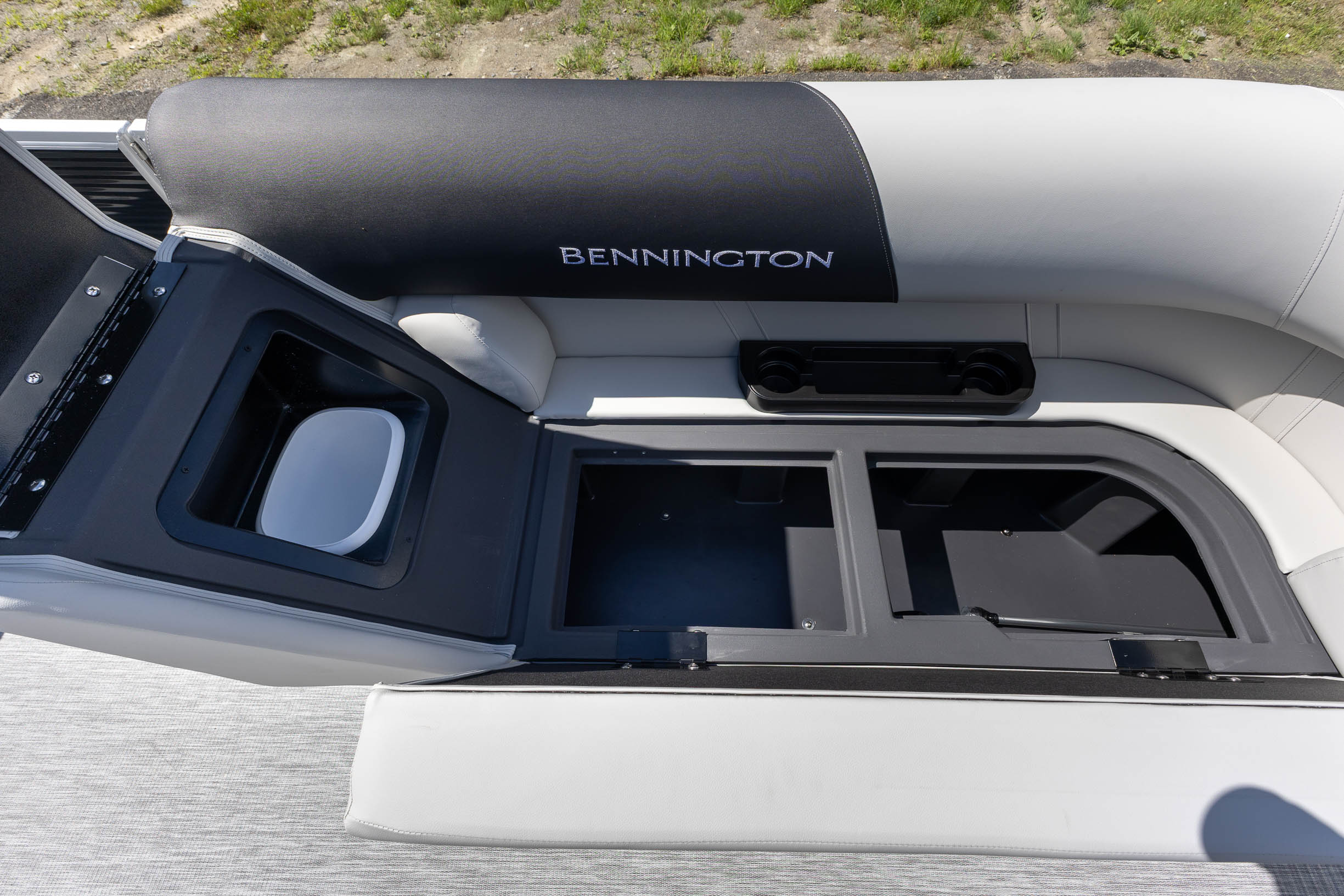 2027 Bennington 22 SSB PONTOON