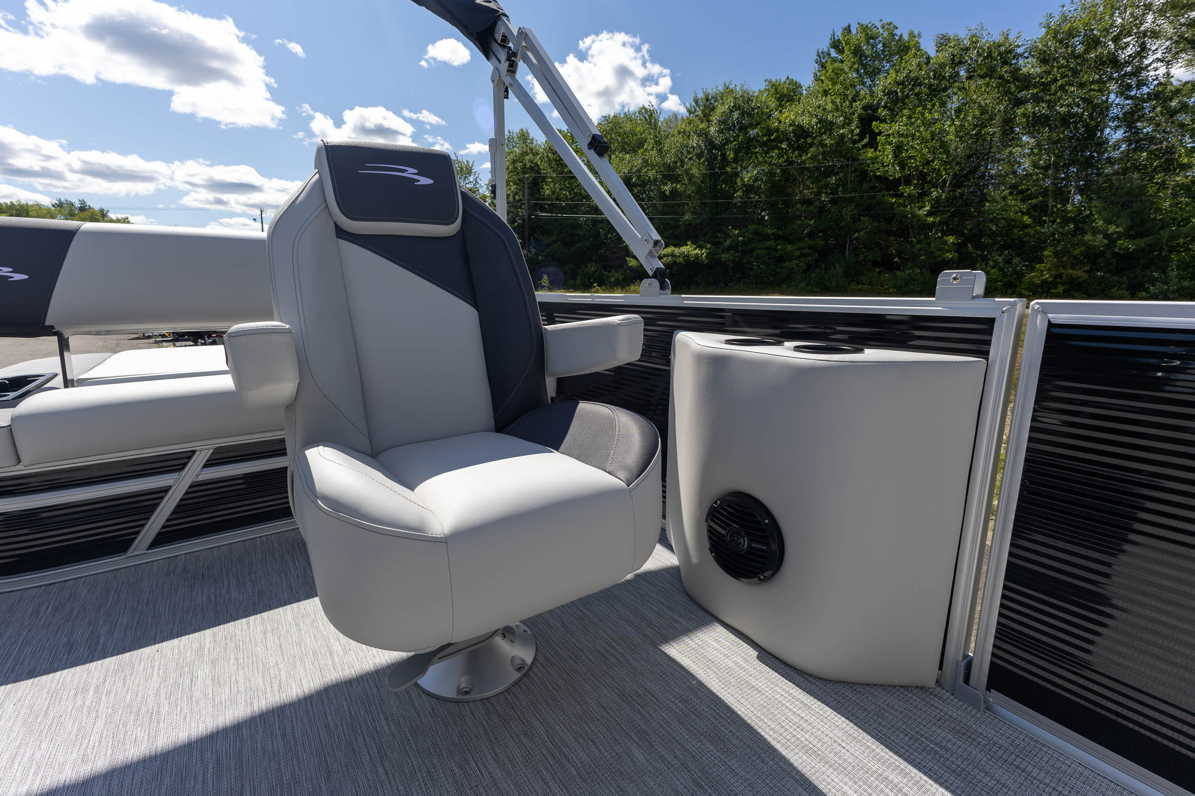 2027 Bennington 22 SSB PONTOON