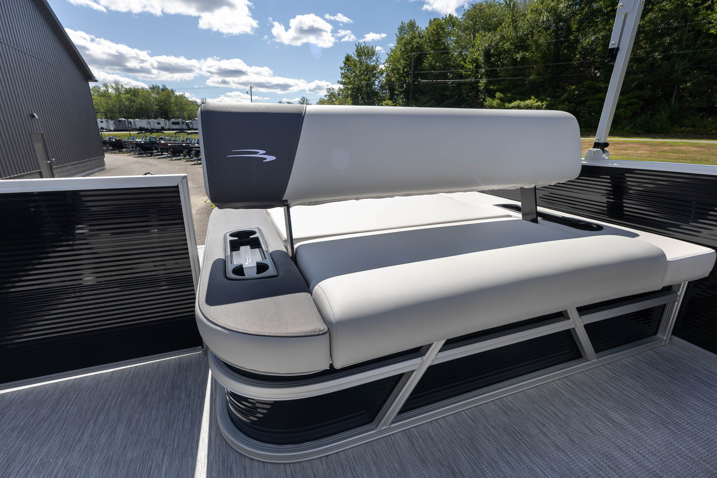 2027 Bennington 22 SSB PONTOON