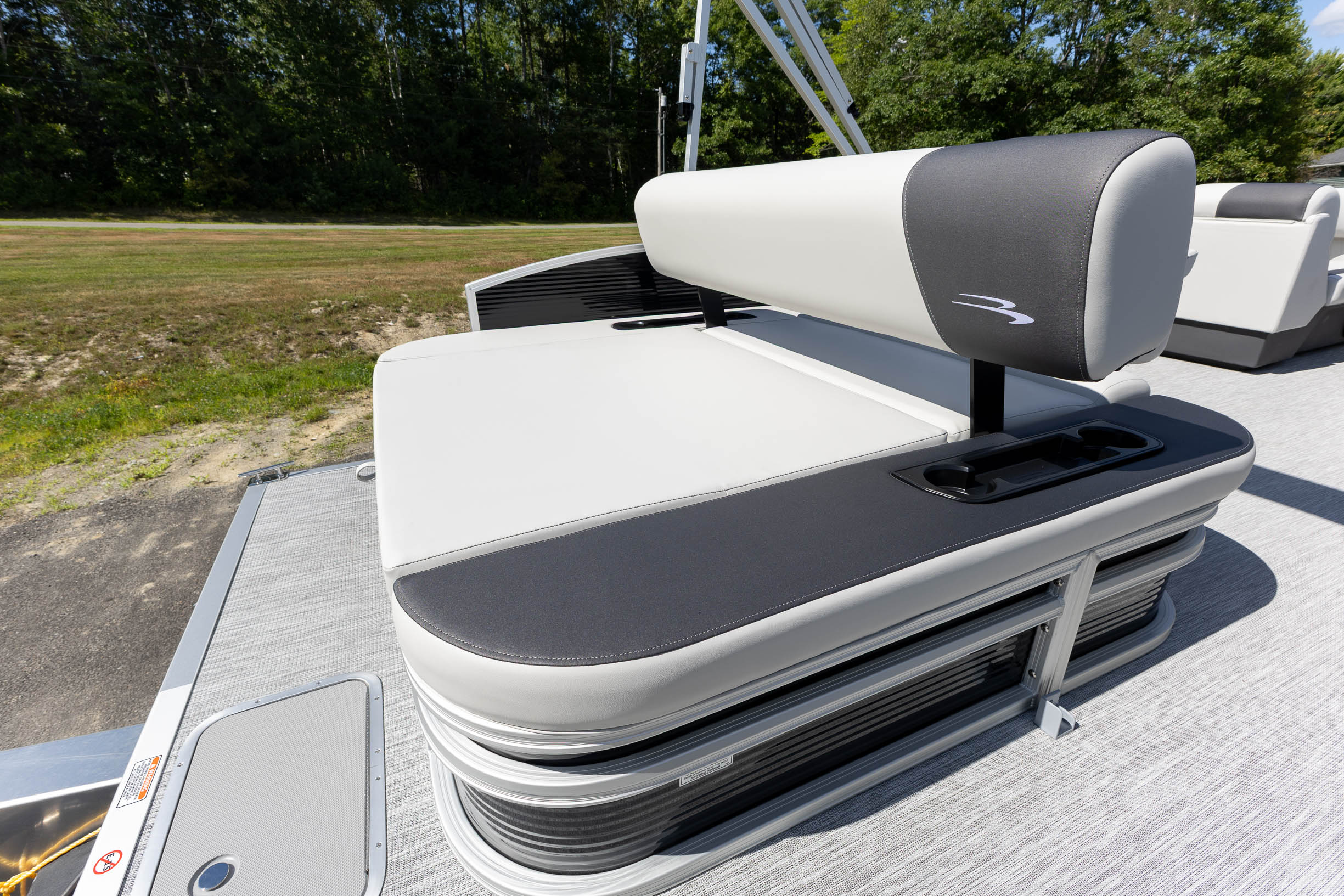 2027 Bennington 22 SSB PONTOON