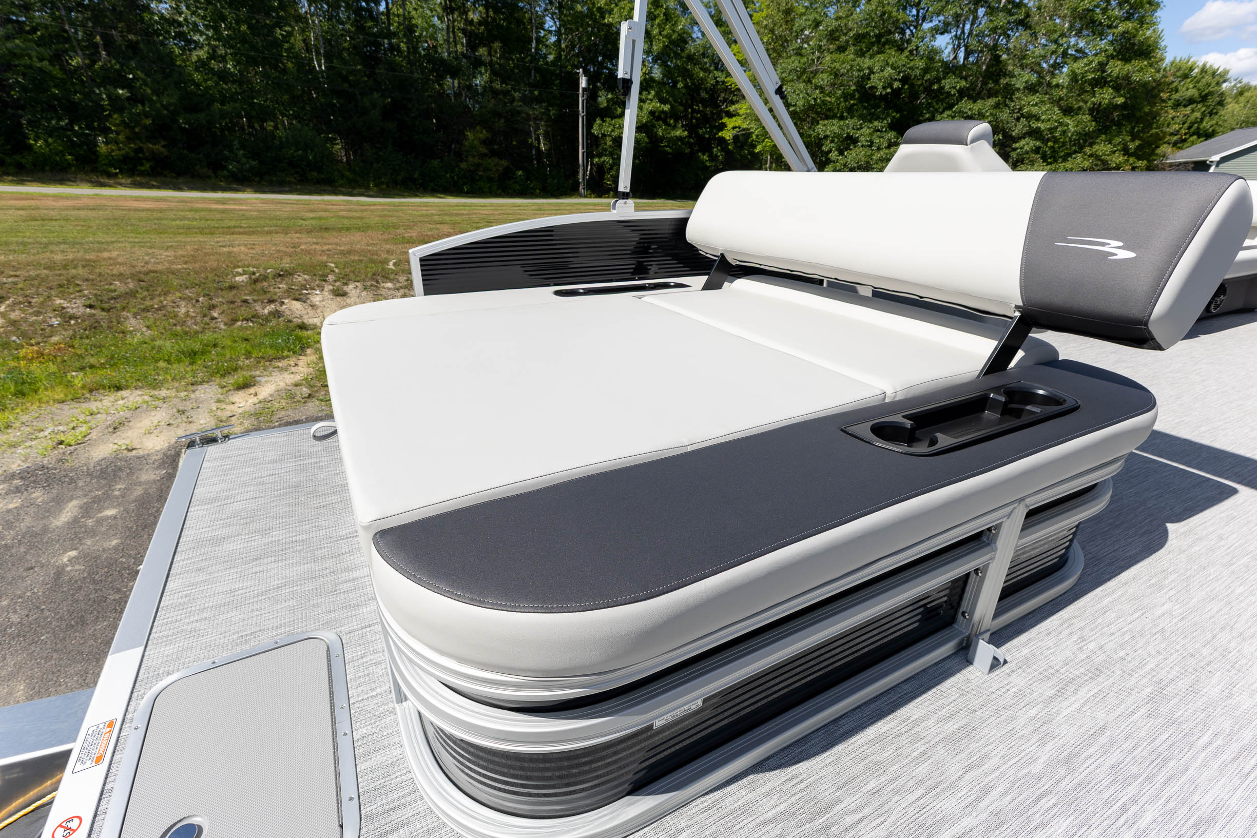 2027 Bennington 22 SSB PONTOON