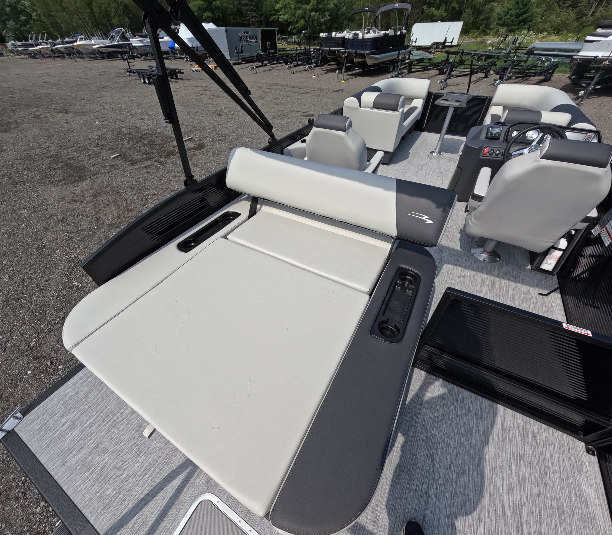 2027 Bennington 22SSB PONTOON