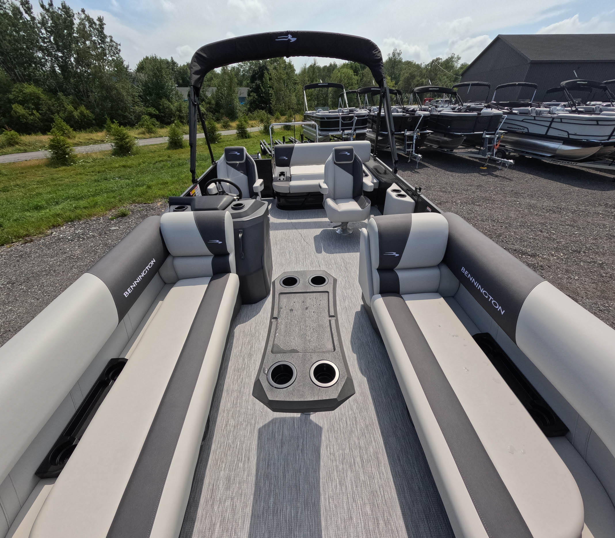 2027 Bennington 22SSB PONTOON