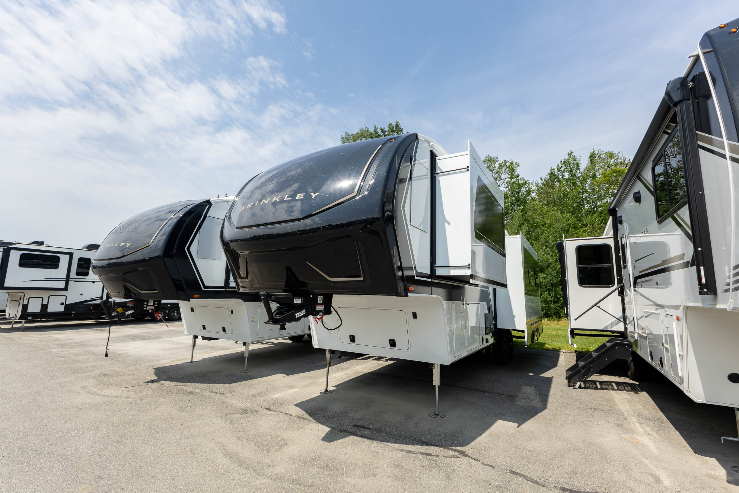 2027 Brinkley MODEL Z 3310 FIFTH WHEEL