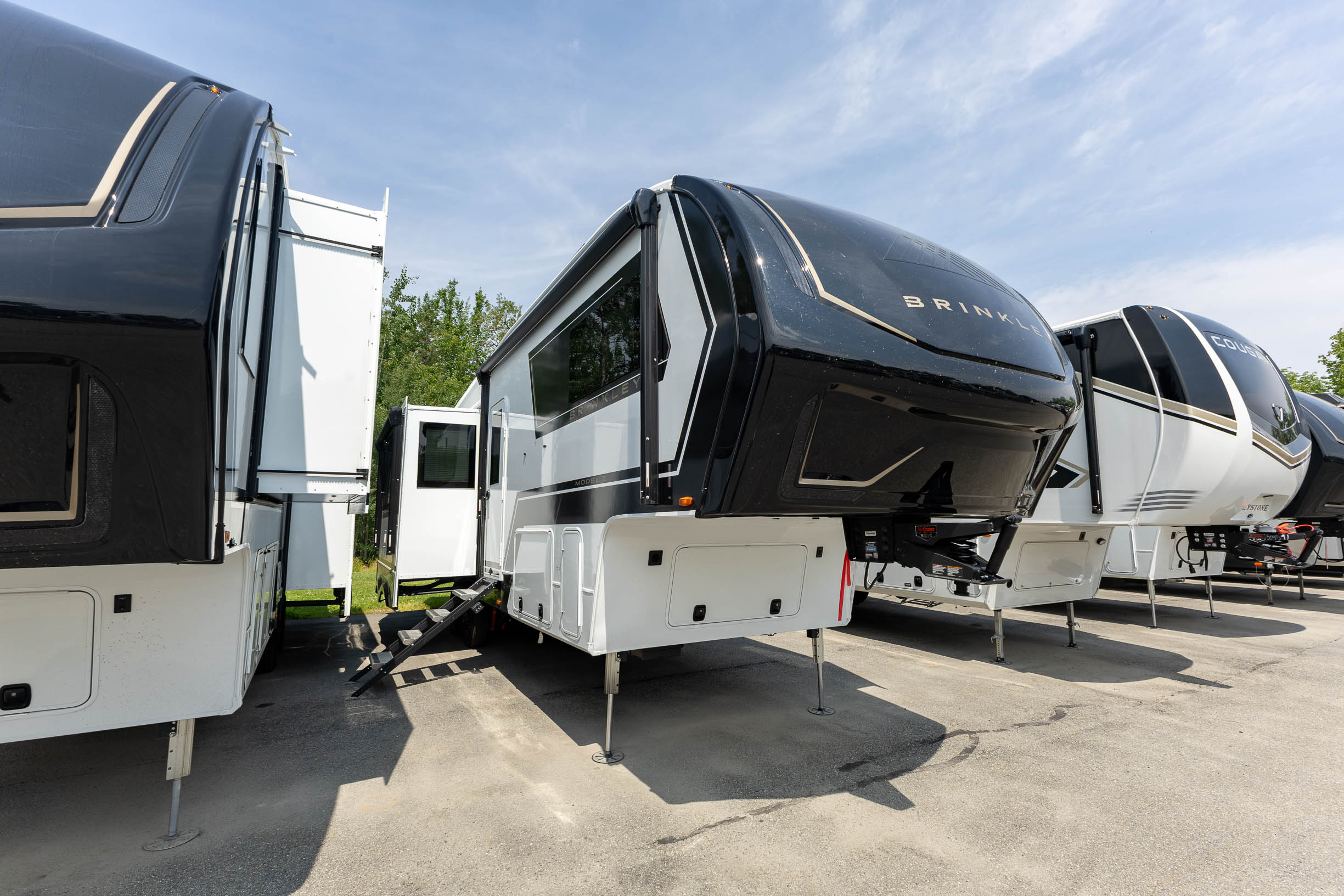 2027 Brinkley MODEL Z 3310 FIFTH WHEEL