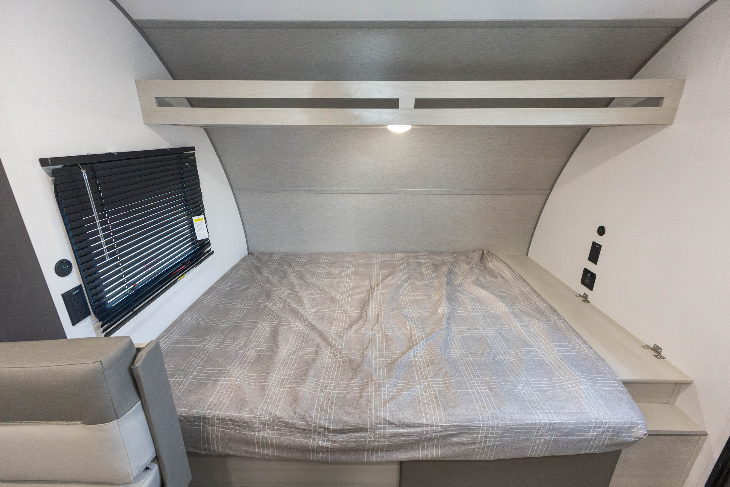 2027 Coachmen Catalina Summit Series 7 184BHSX TRAVEL TRAILER