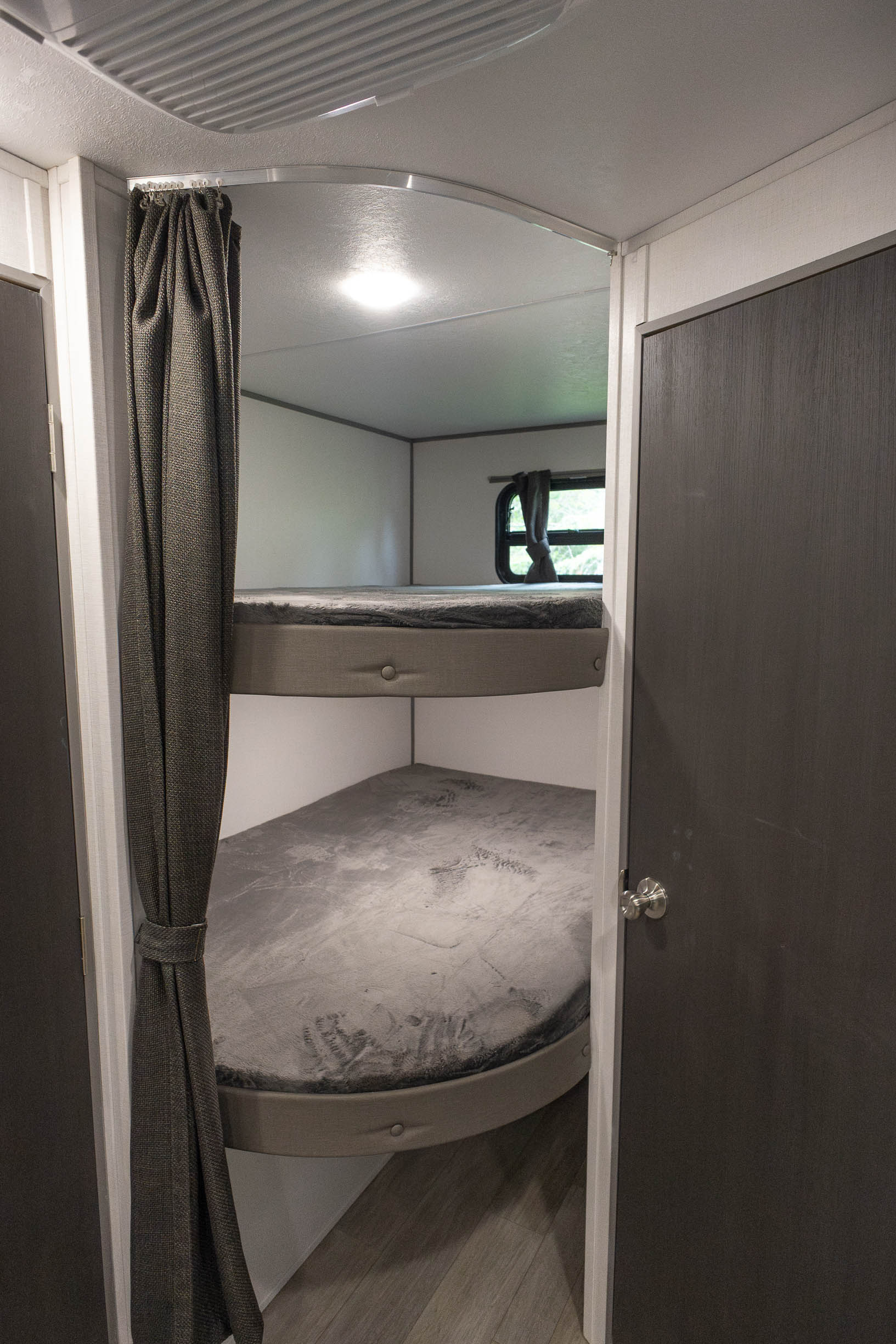 2027 Coachmen Catalina Summit Series 8 261BHS TRAVEL TRAILER