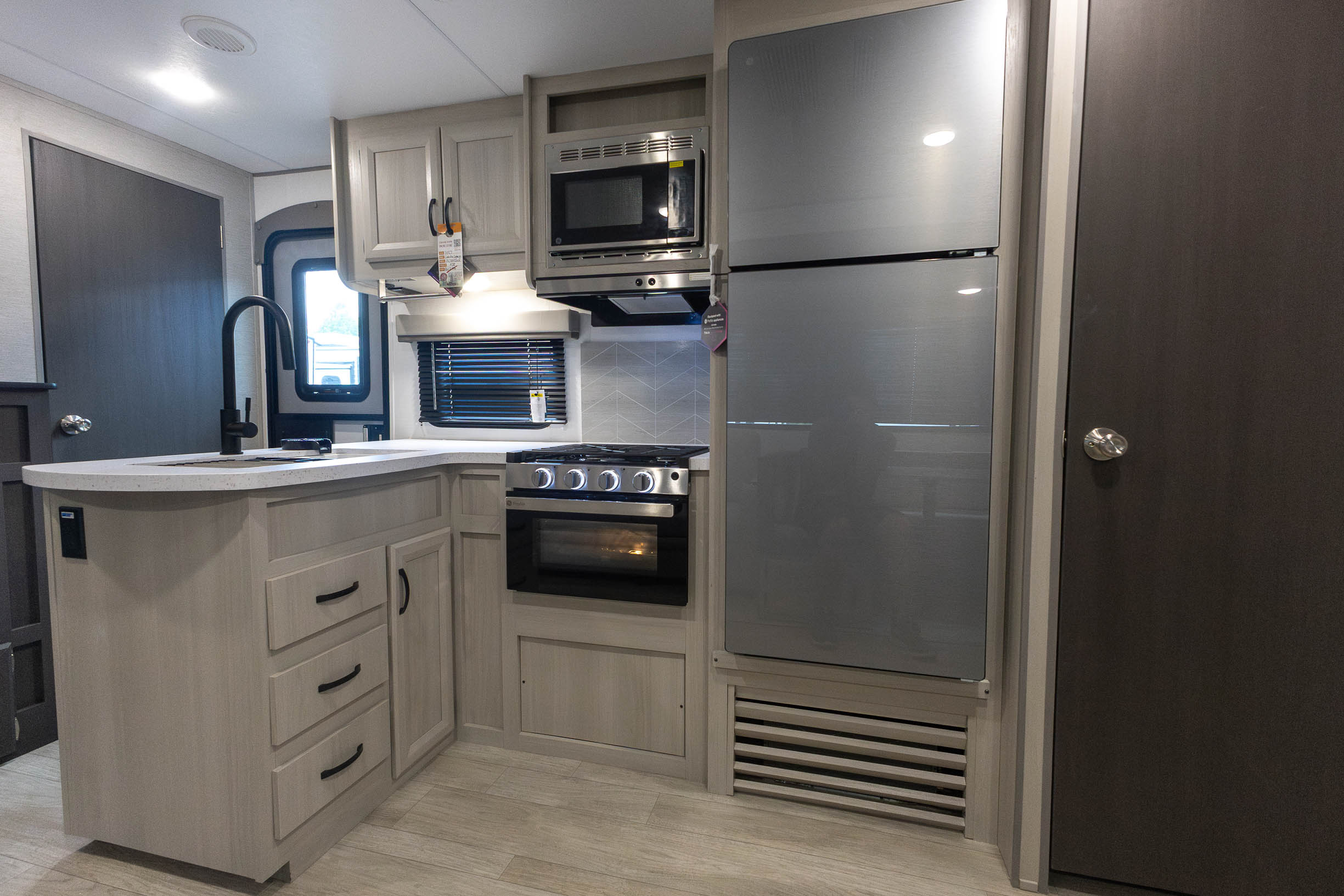 2027 Coachmen Catalina Legacy 323BHDSCK TRAVEL TRAILER