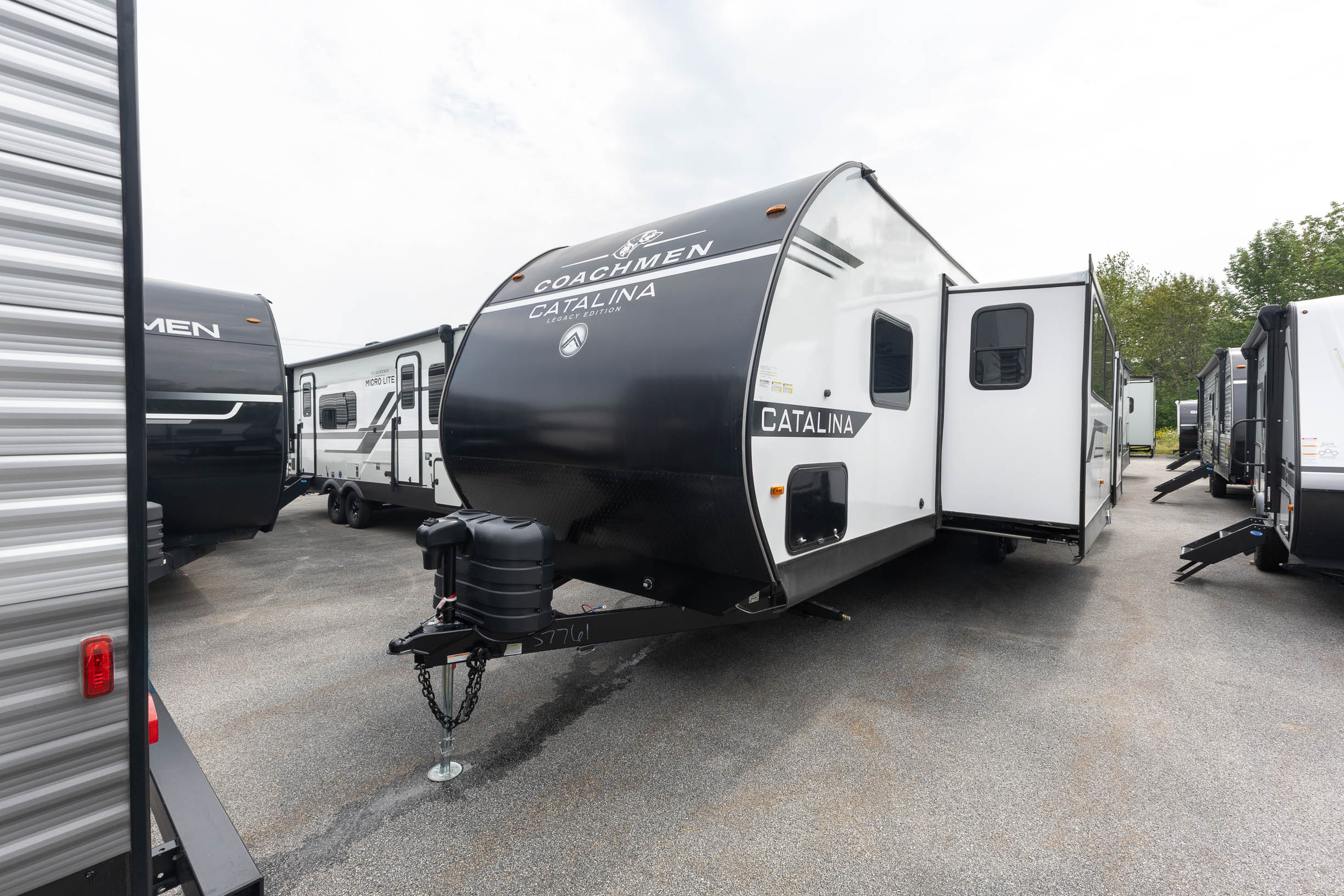 2027 Coachmen Catalina Legacy Edition 323BHDSCK TRAVEL TRAILER