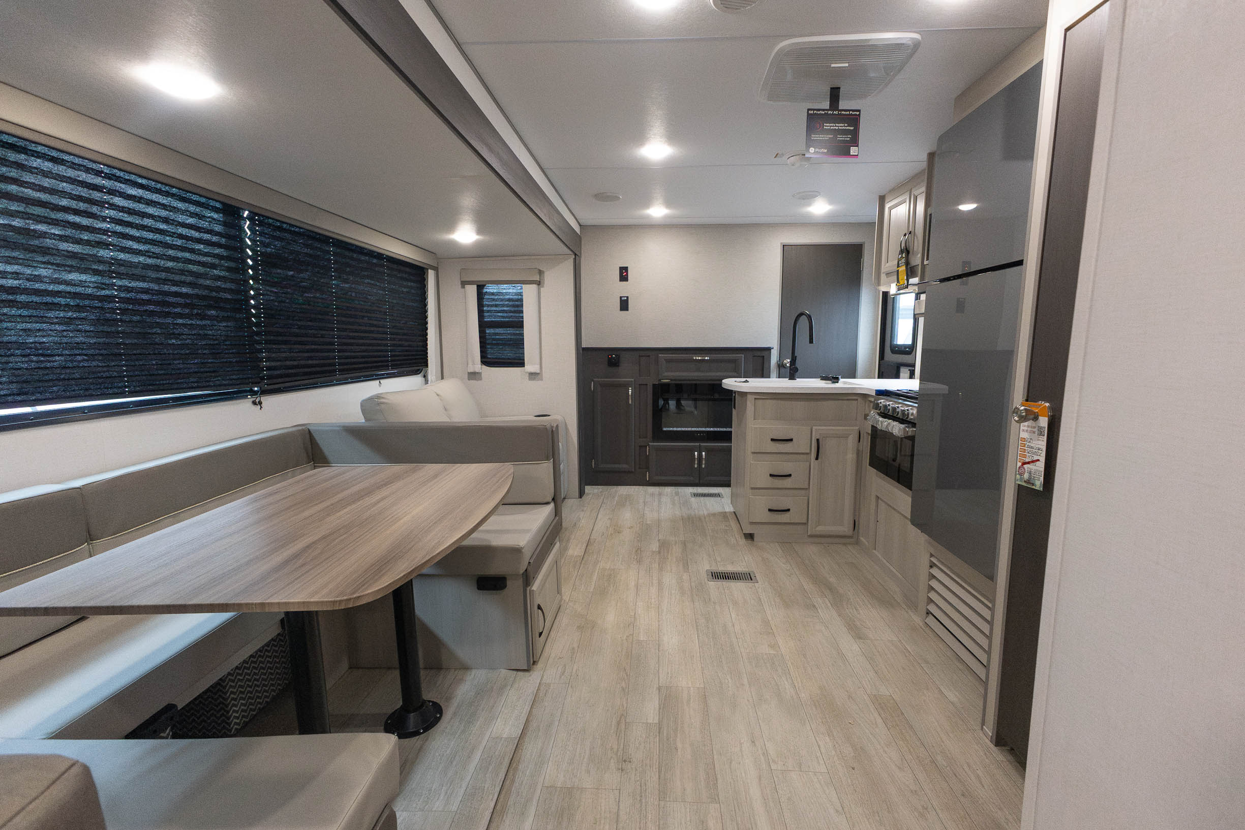 2027 Coachmen Catalina Legacy Edition 323BHDSCK TRAVEL TRAILER