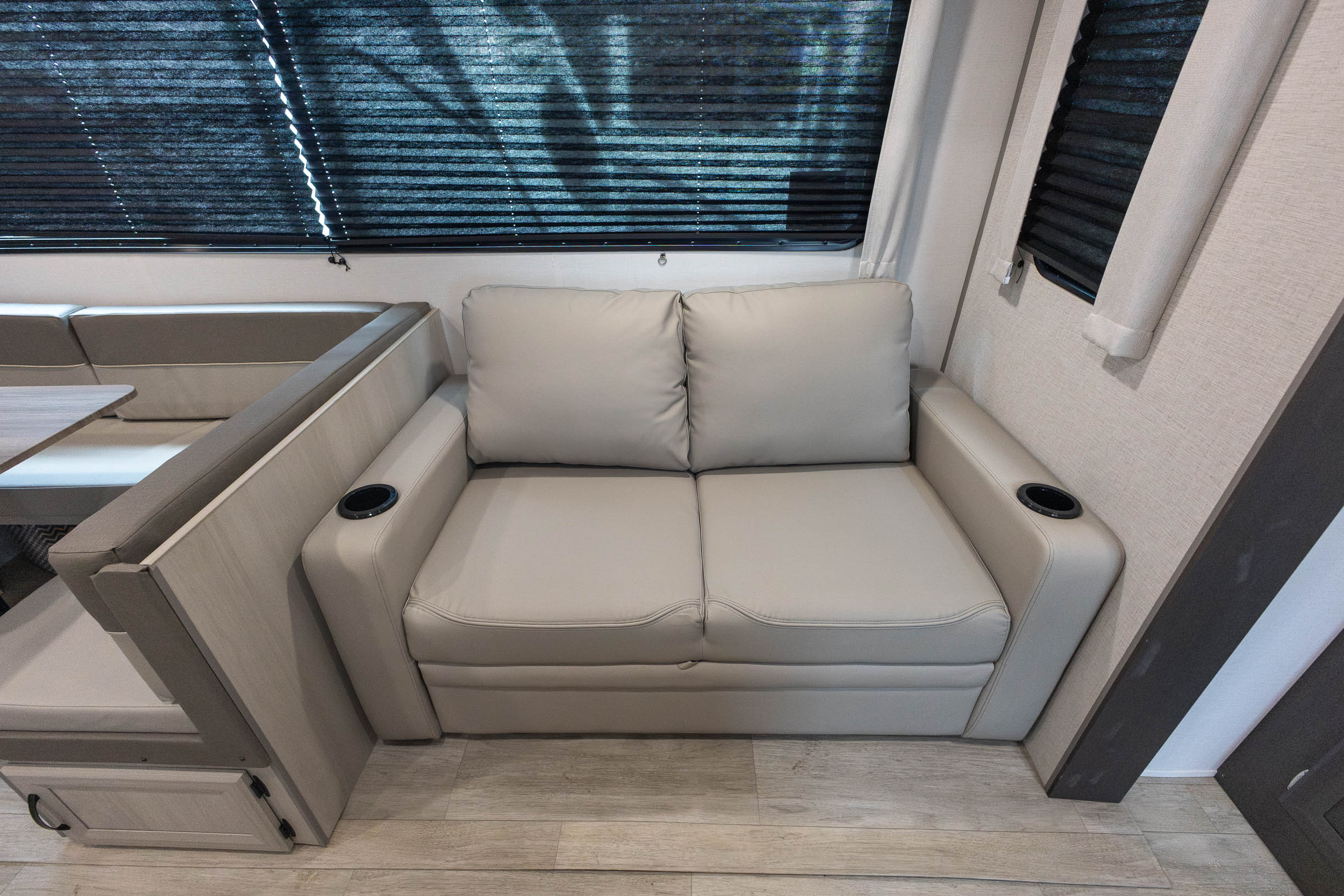 2027 Coachmen Catalina Legacy Edition 323BHDSCK TRAVEL TRAILER