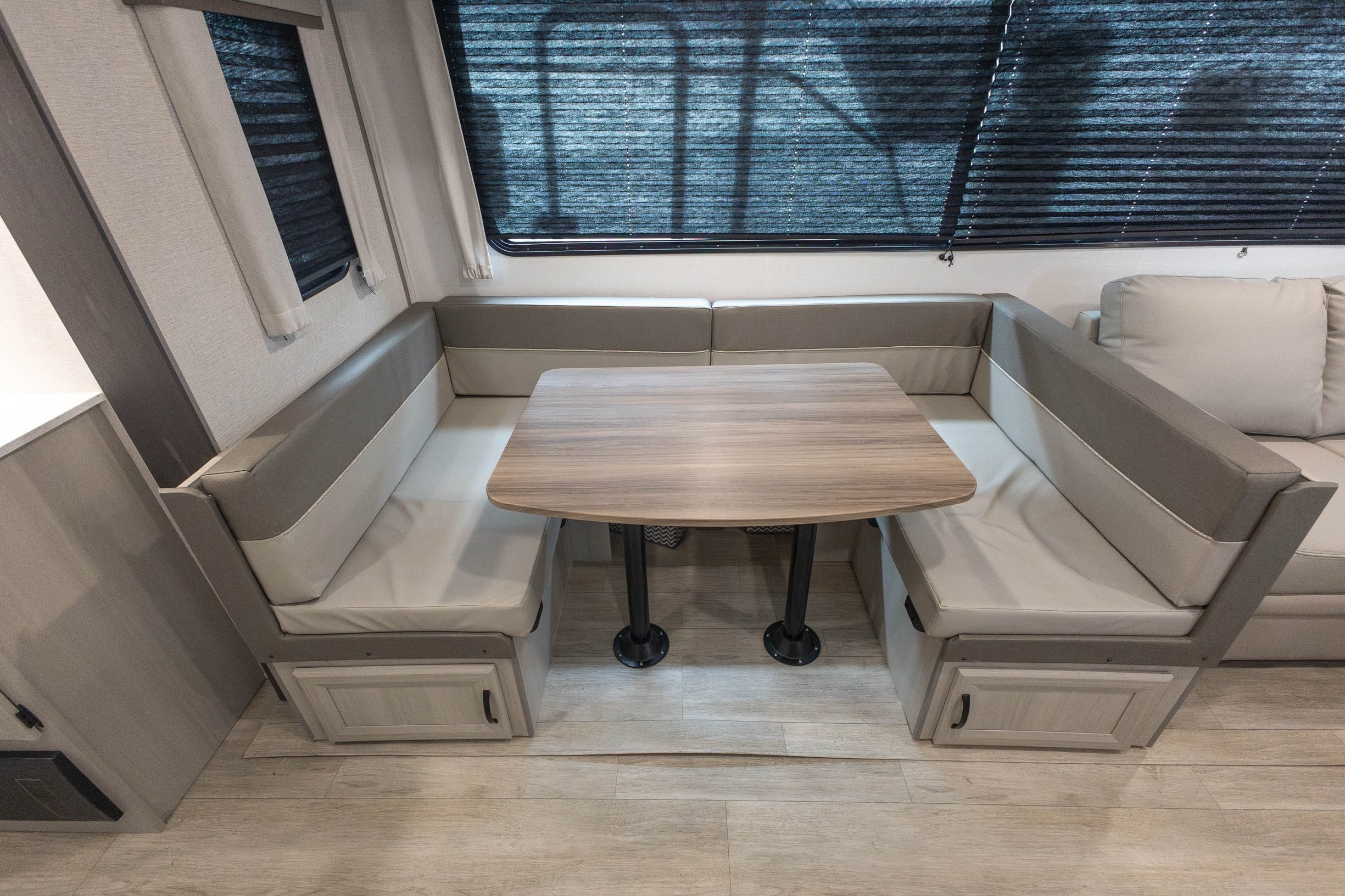 2027 Coachmen Catalina Legacy Edition 323BHDSCK TRAVEL TRAILER