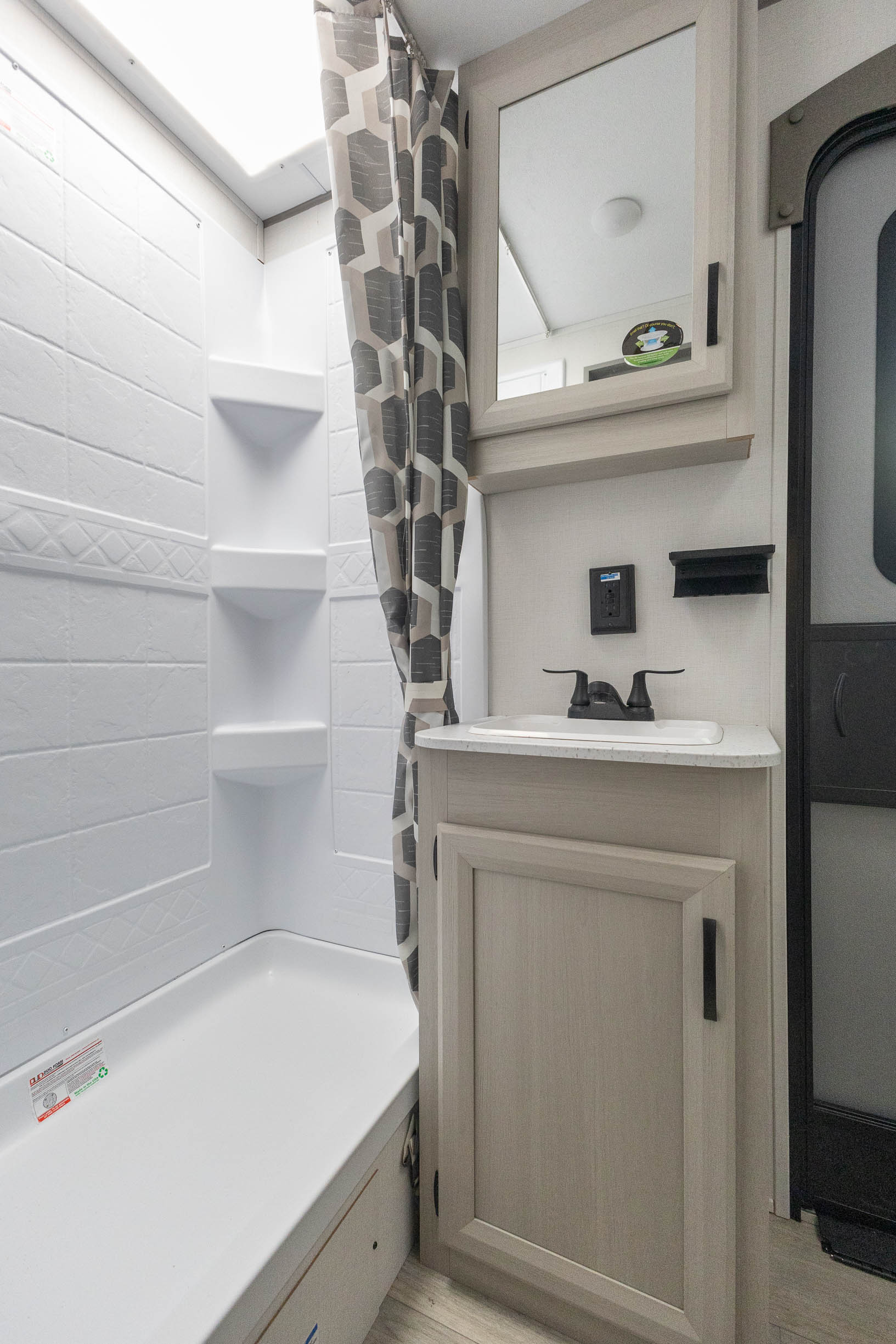 2027 Coachmen Catalina Legacy Edition 323BHDSCK TRAVEL TRAILER