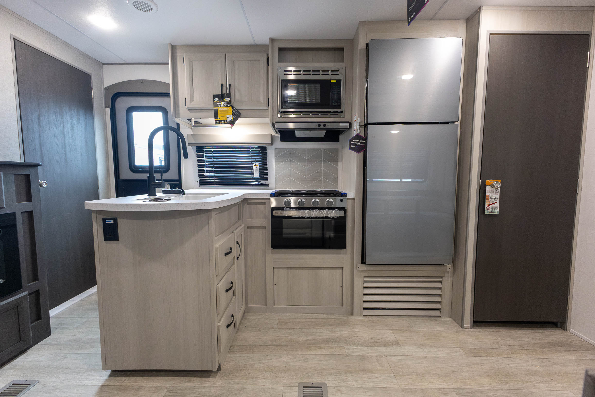 2027 Coachmen Catalina Legacy Edition 323BHDSCK TRAVEL TRAILER