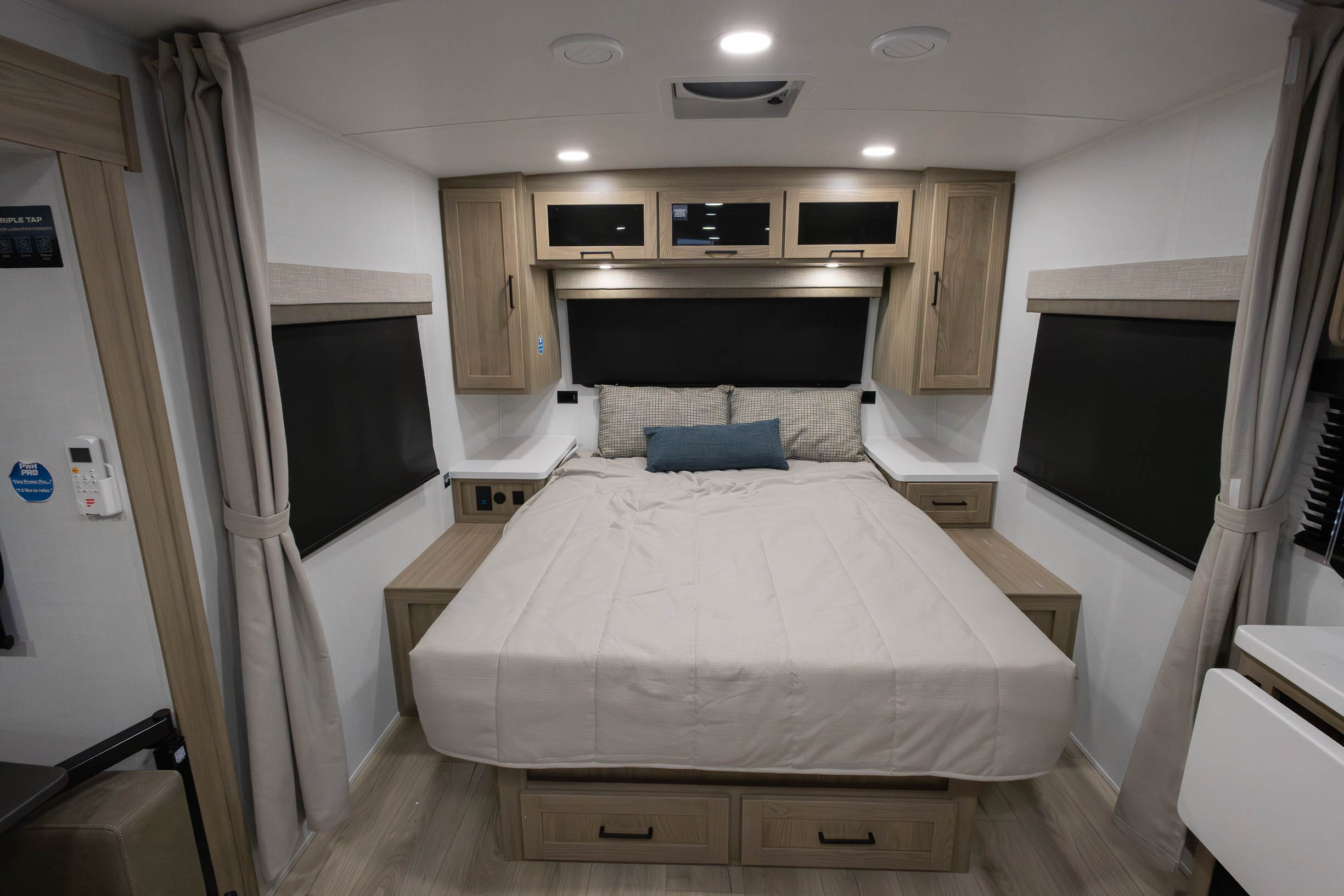 2027 Forest River Flagstaff Micro Lite 22FBS TRAVEL TRAILER
