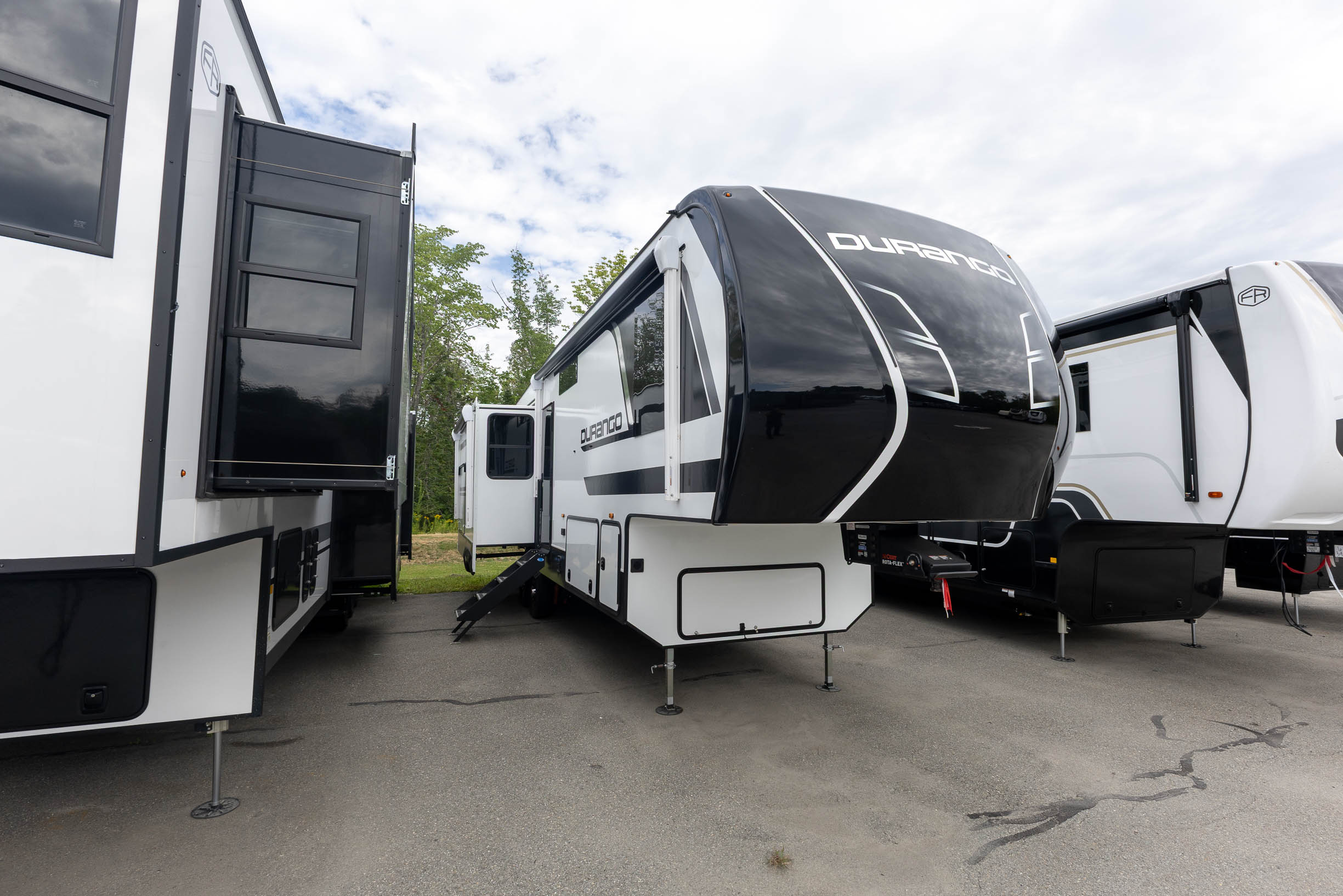2027 KZ RV Durango 302RLT FIFTH WHEEL